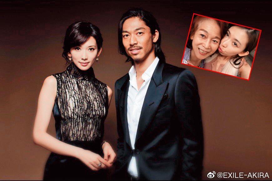 AKIRA（右）上週po出和林志玲的合照宣告結婚，據悉當天他們先在台北登記後隨即飛往日本登記，再馬上飛往美國度蜜月。（翻攝自Akira微博）