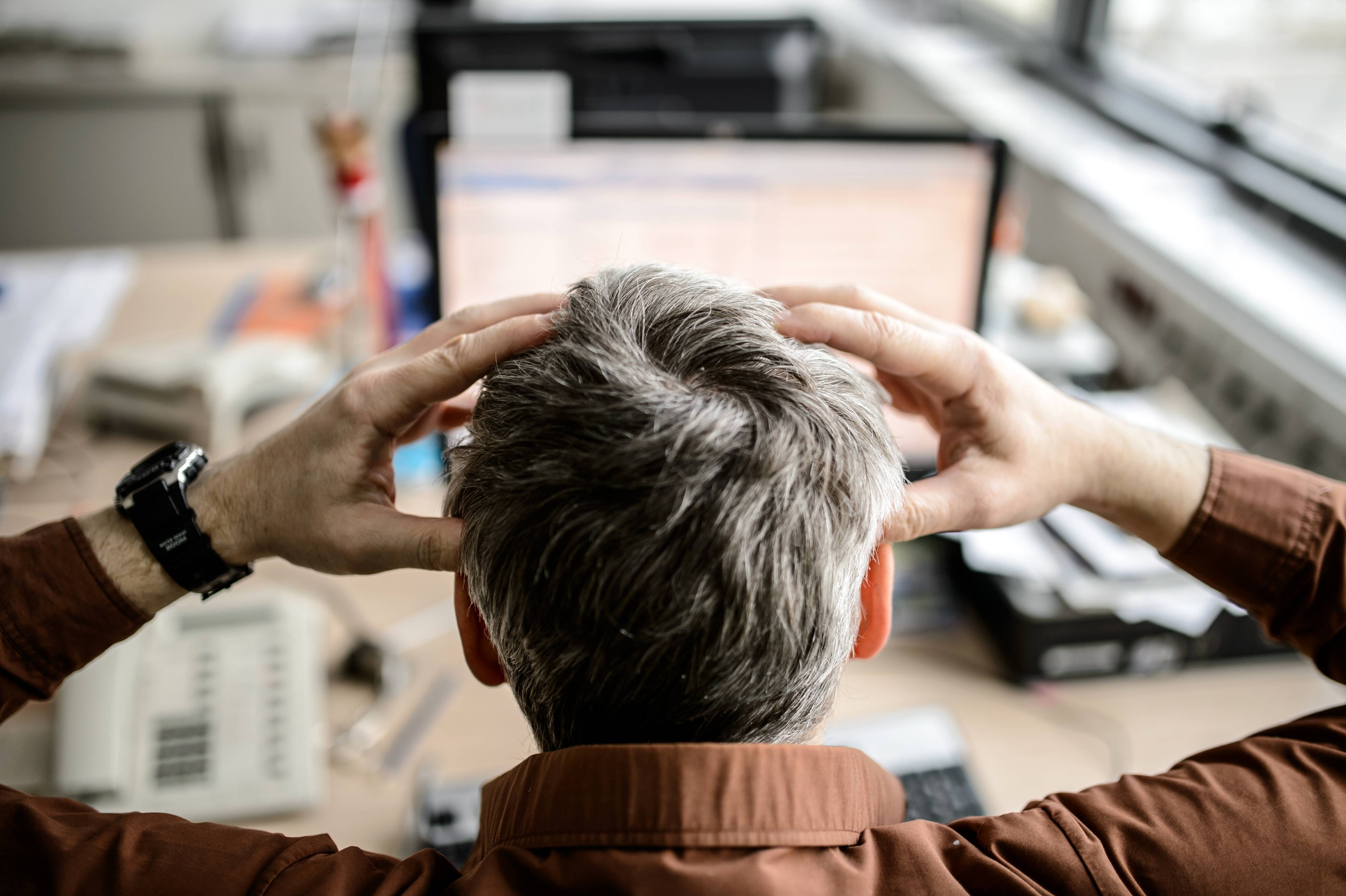 對工作失去熱情,是過勞的徵候之一。(東方IC)