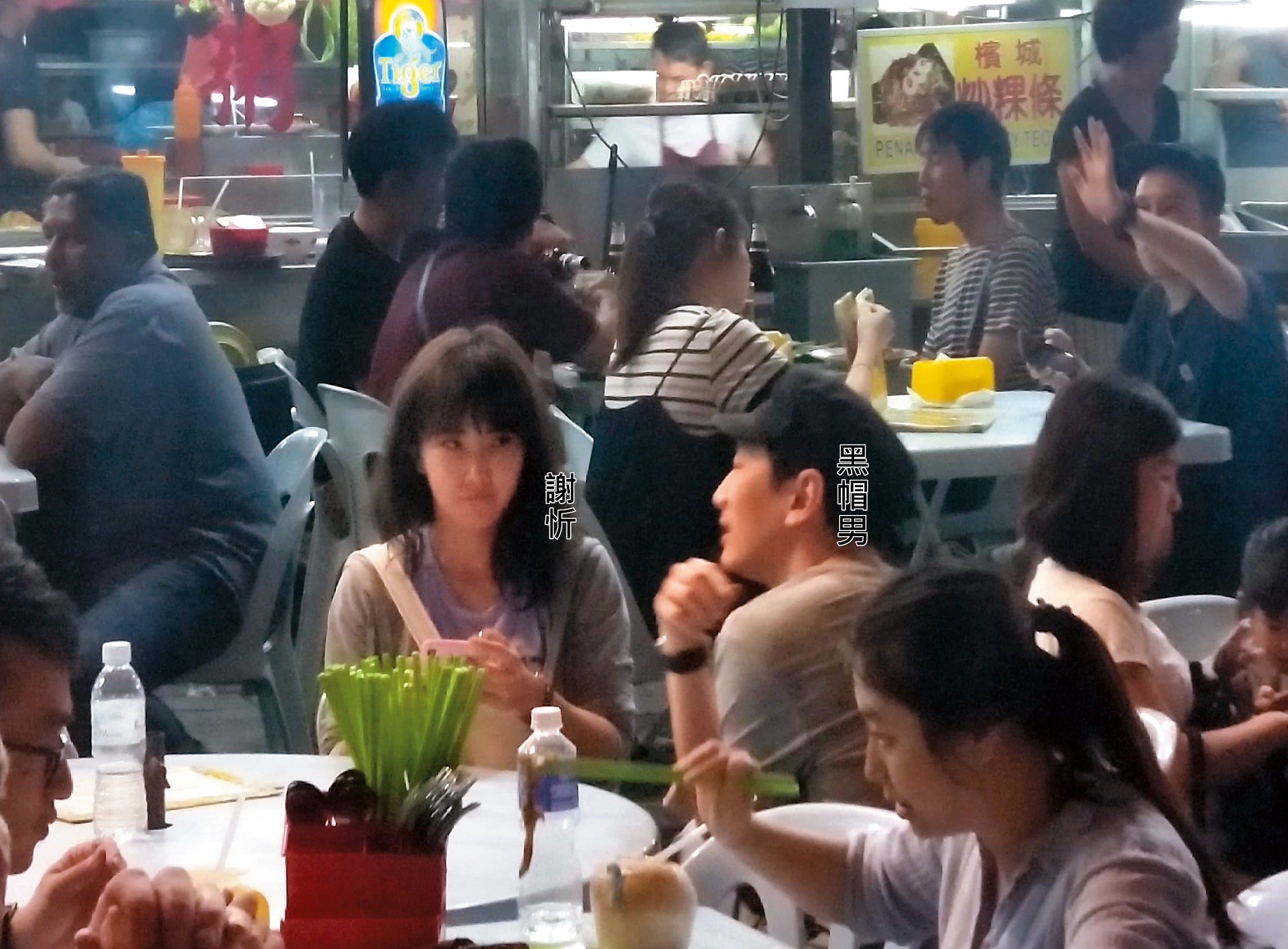 本刊之前得到一組照片，是謝忻跟一名「黑帽男」在馬來西亞親暱約會的照片，算了一算也跟她與阿翔婚外曖昧的時間重疊。（讀者提供）