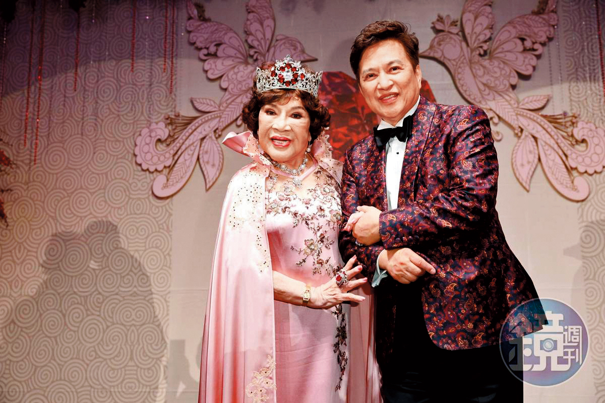 李朝永偷吃事件十分轟動，後來重新挽回周遊再辦婚禮。（本刊資料照）