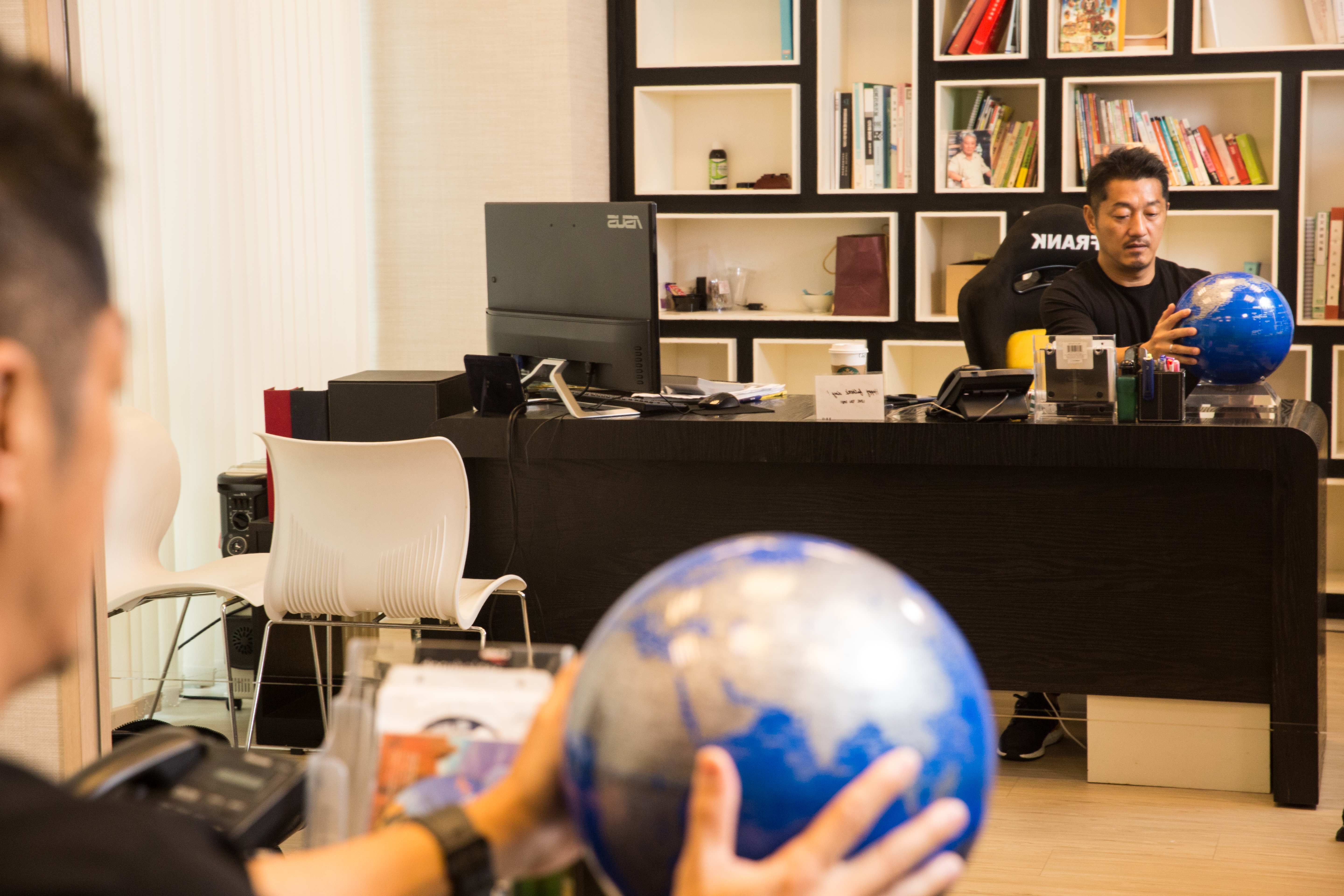 學歷不高曾成為羅駿樺謀職的阻礙，但他不認輸，從業務工作中累積能量。