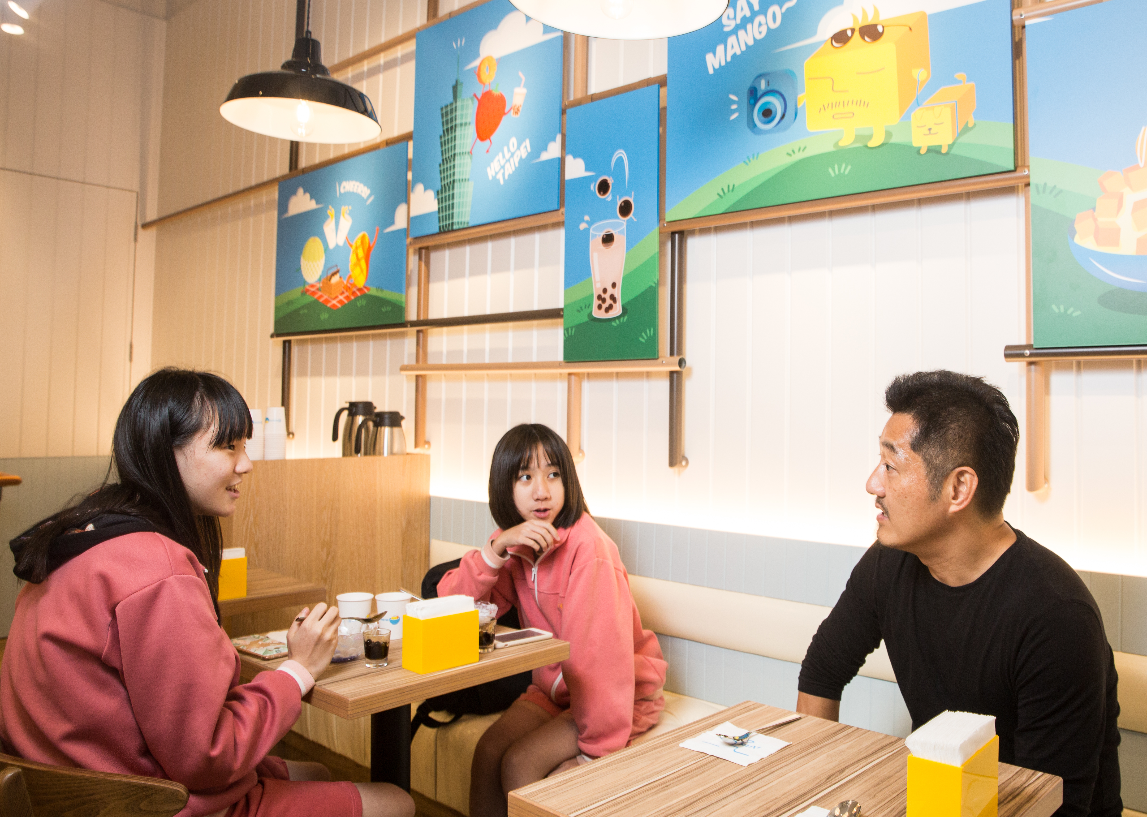羅駿樺身段柔軟，開店後他會親自詢問顧客意見，讓產品更精進。