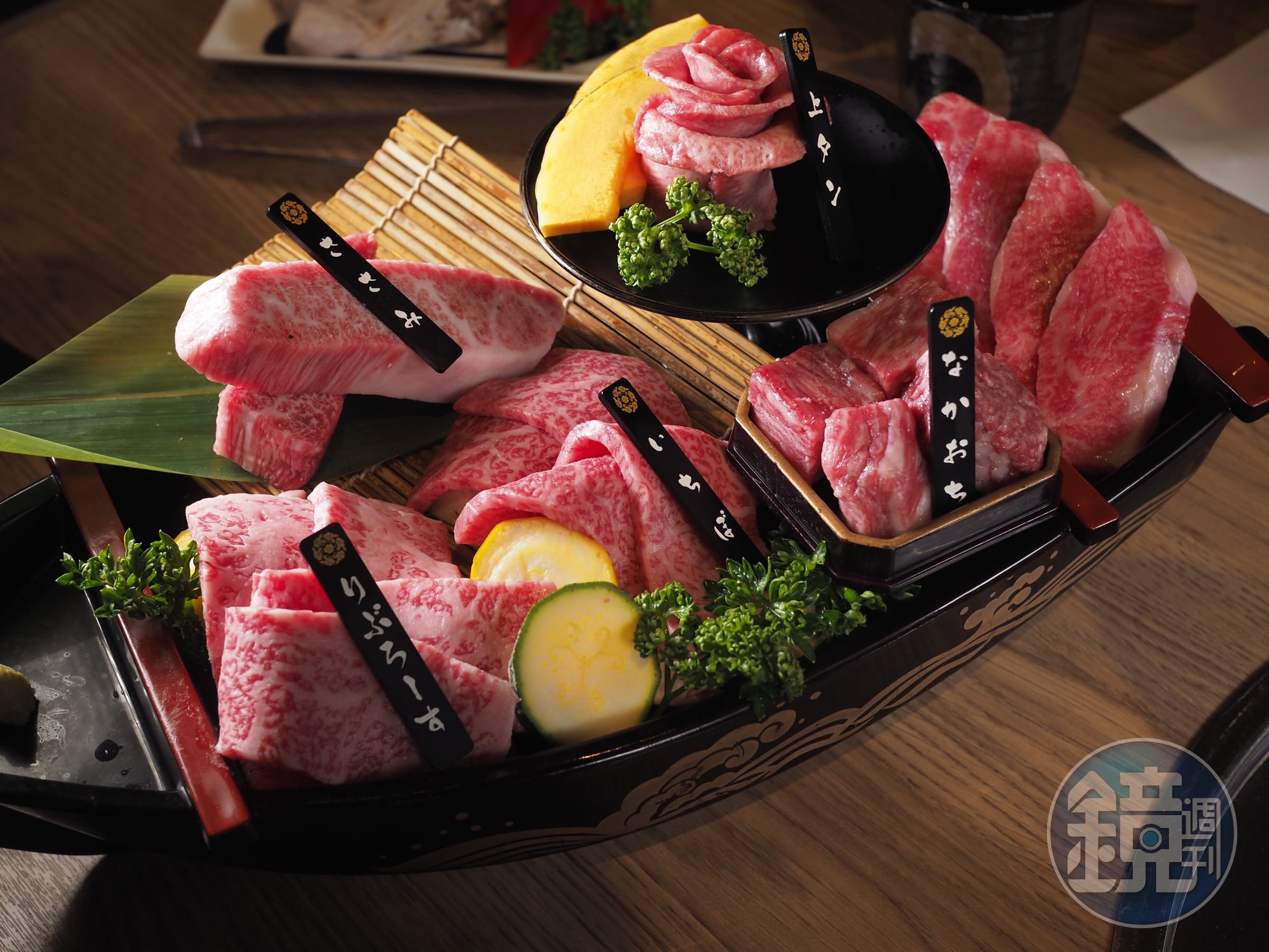 日本燒肉品牌「平城苑東京燒肉」推出升級版「流星三人套餐」。（4,280元／套）