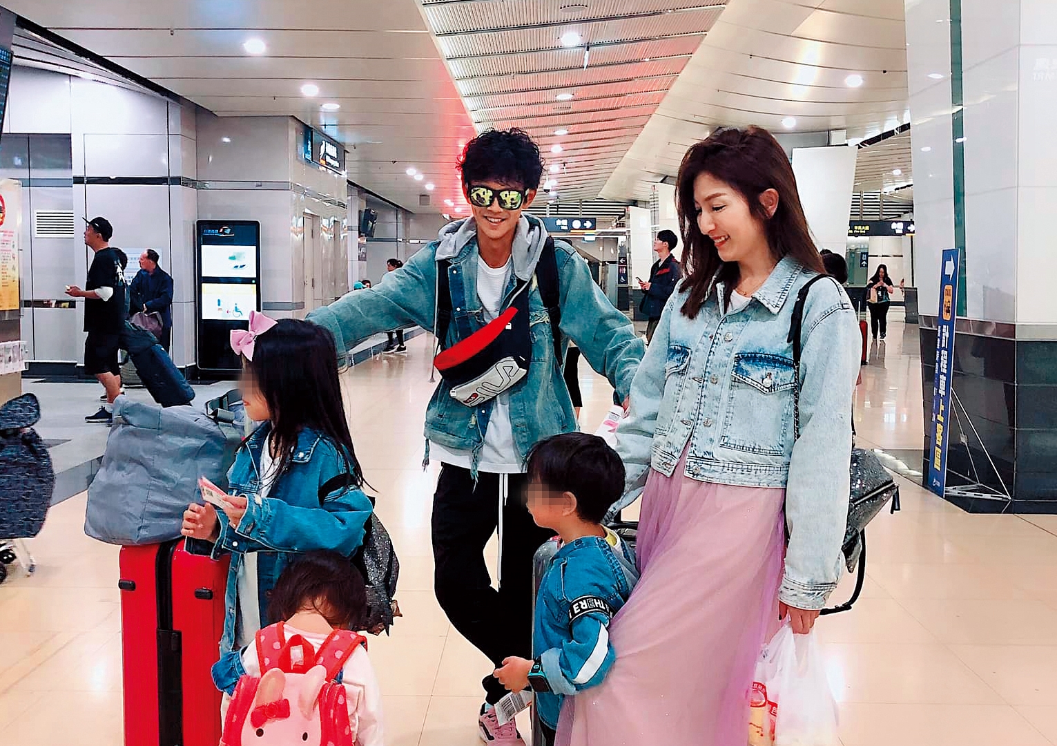 阿翔以愛家、護妻形象走跳演藝圈，而在社群網站上多半也是上傳此類天倫照片。