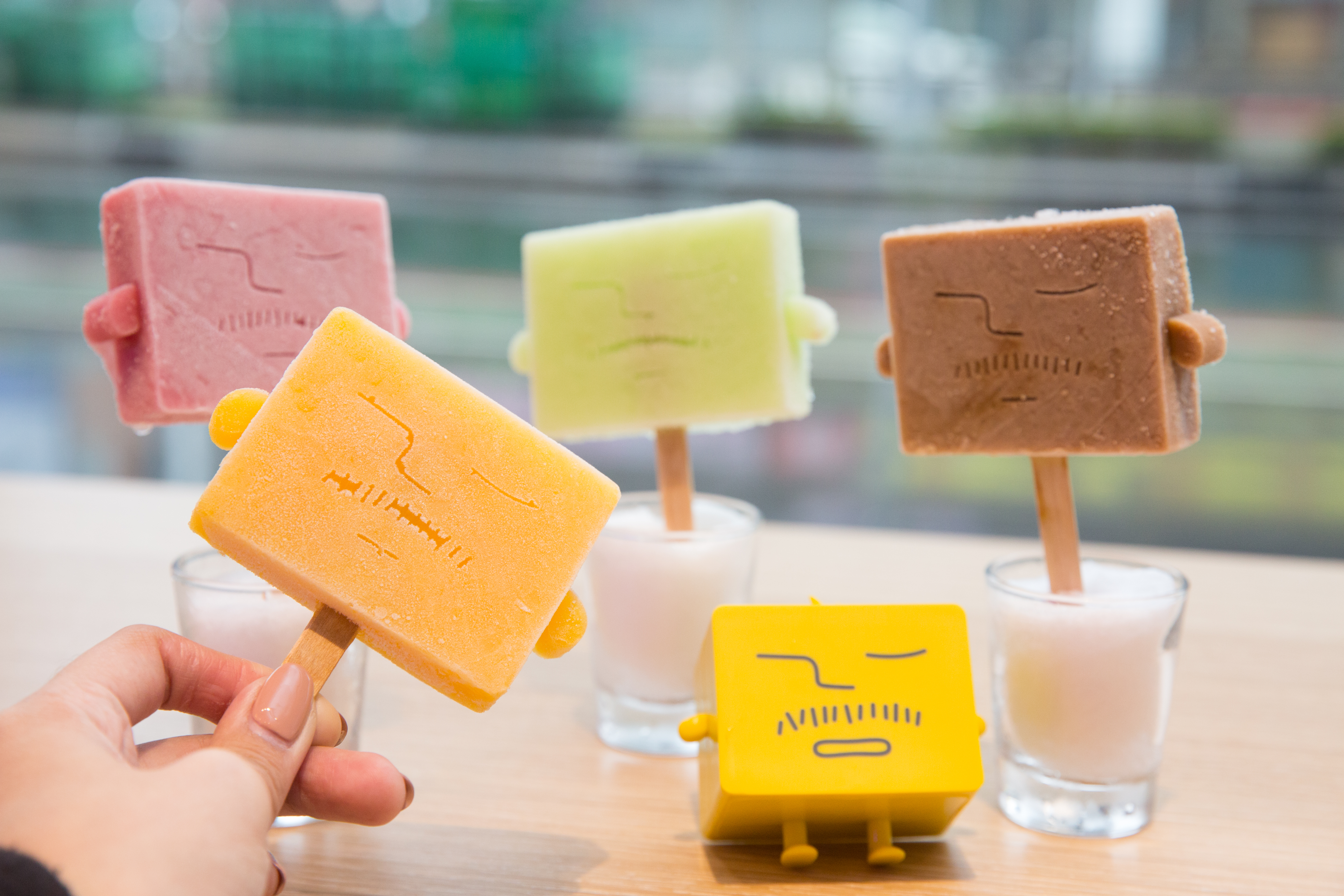 6除了剉冰外，ICE MONSTER也販售水果冰棒，分別為芒果、草莓、甜瓜、奶茶4種口味。（90元/支）