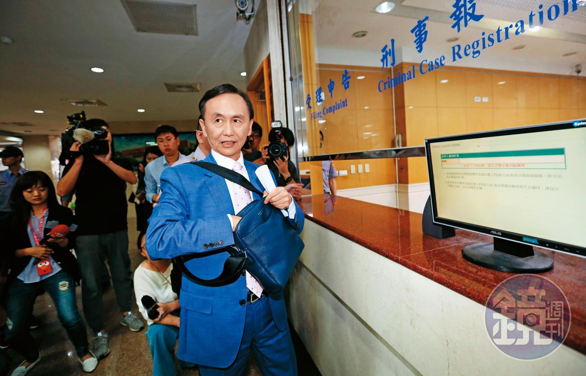媒體人吳子嘉爆料韓國瑜外遇有私生女、並送對方上千萬元，遭控誹謗後至北檢出庭。