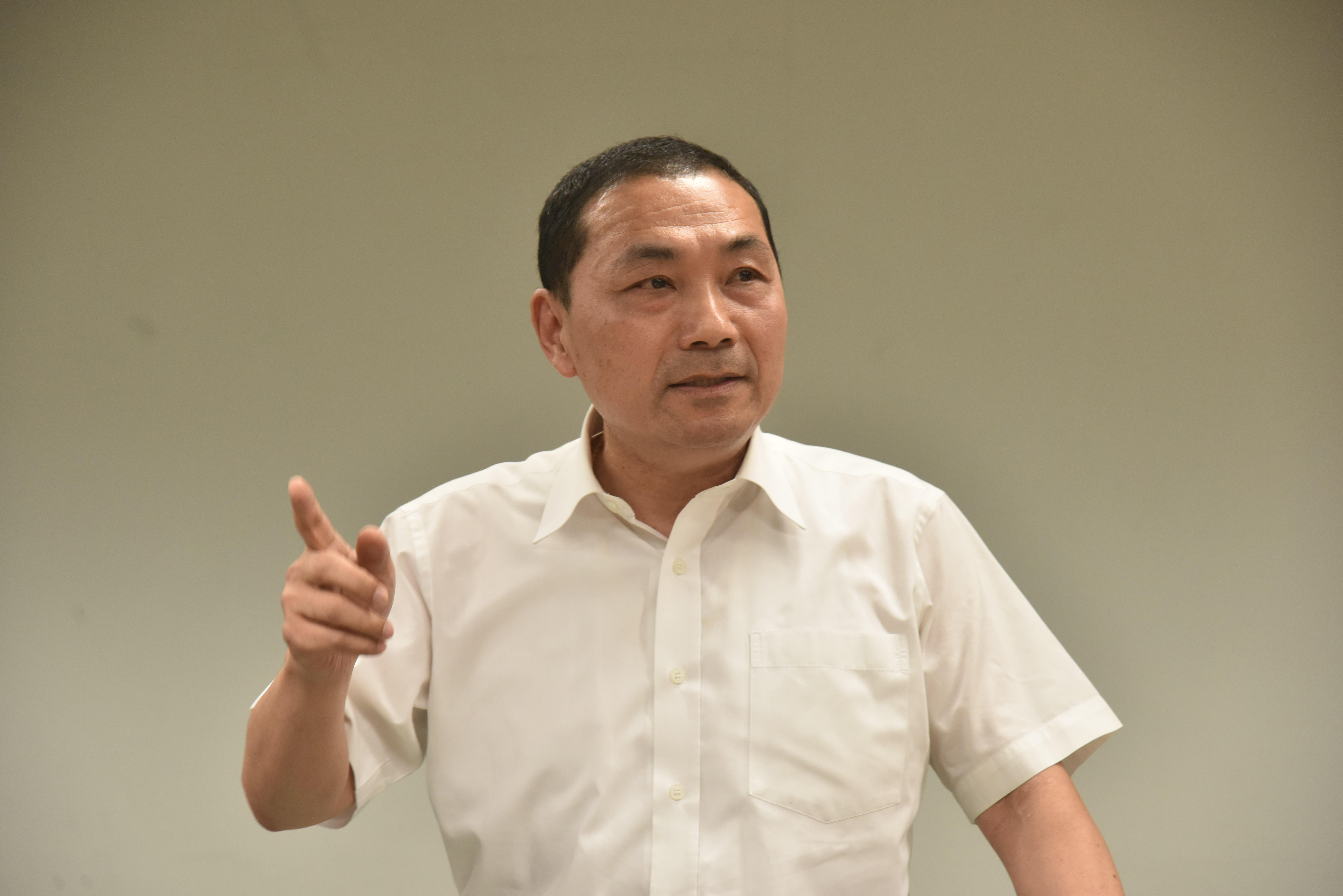 新北市長侯友宜怒拔淡水分局長陳良德。（翻攝畫面）