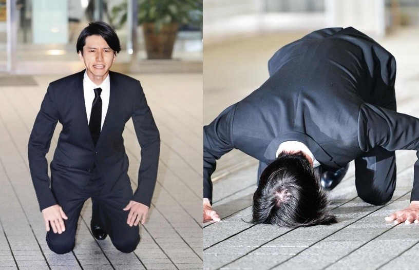 田口淳之介日前因涉毒被逮，交保獲釋後在警局前土下座20秒謝罪道歉。（翻攝自日本雅虎）