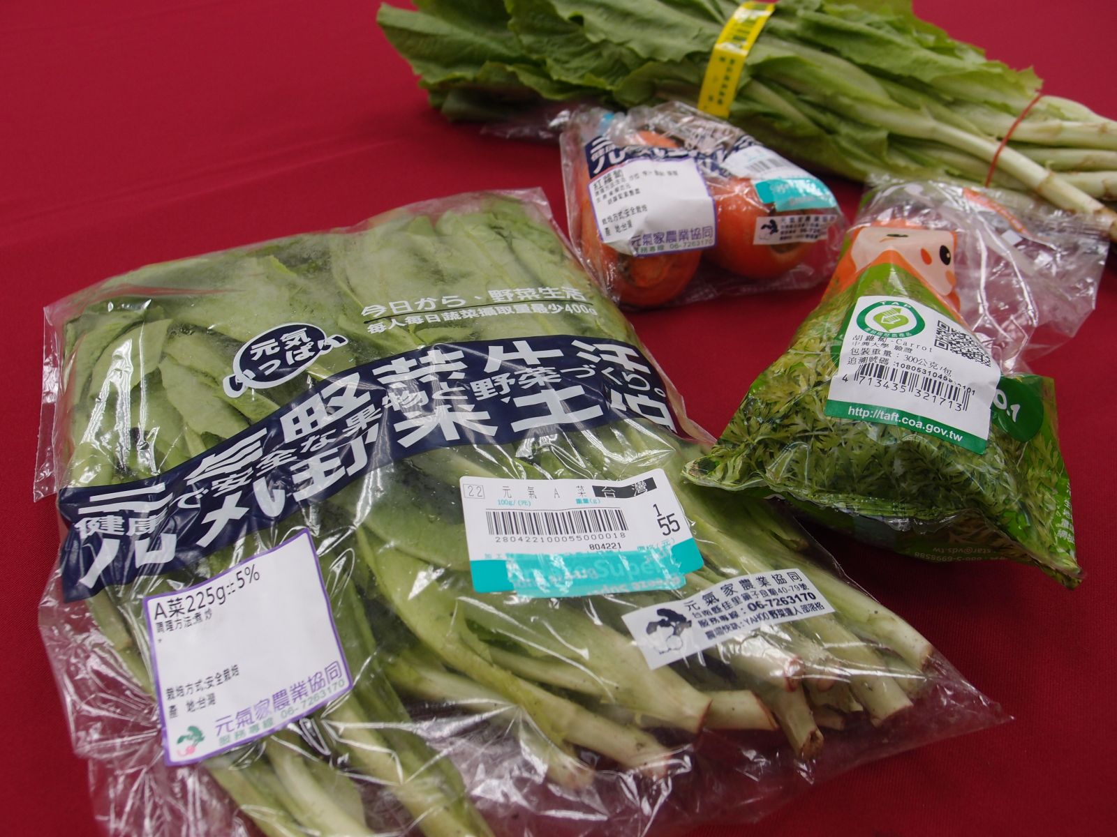 有民眾向消基會反映日文包裝的蔬菜賣得特別貴。(消費者文教基金會提供)