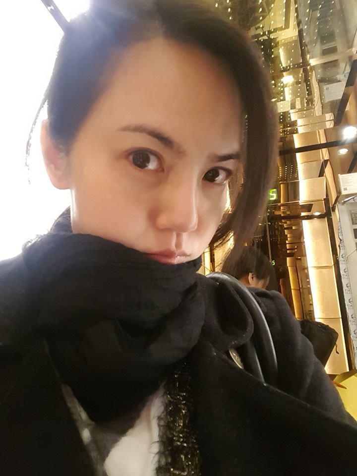簡沛恩經營餐廳多年,曾因為員工常請假,只好自己洗碗。(翻攝自簡沛恩臉書)