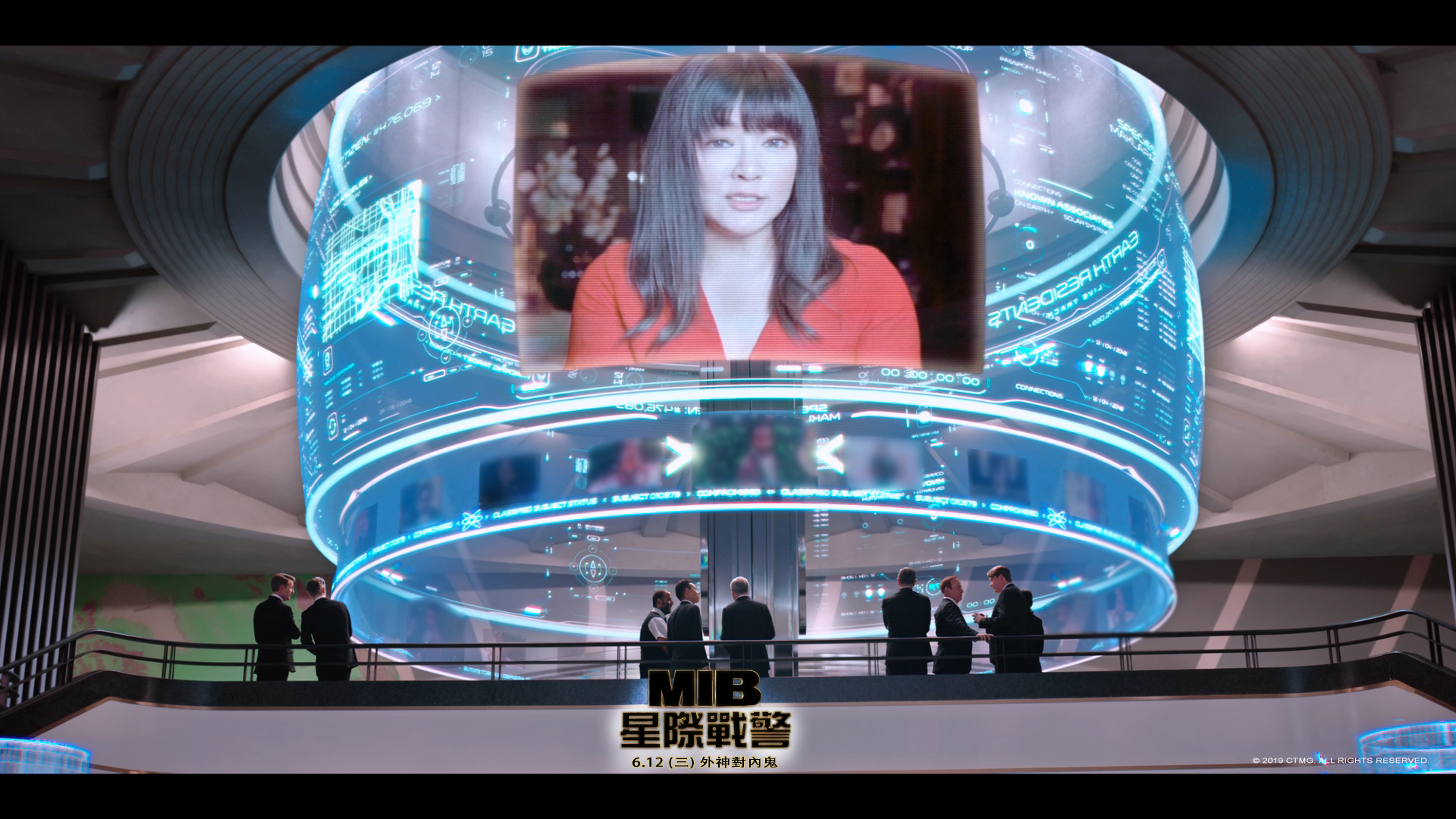 「國師」唐綺陽成了好萊塢咖，驚喜出現在《MIB星際戰警：跨國行動》的正片裡。（索尼提供）