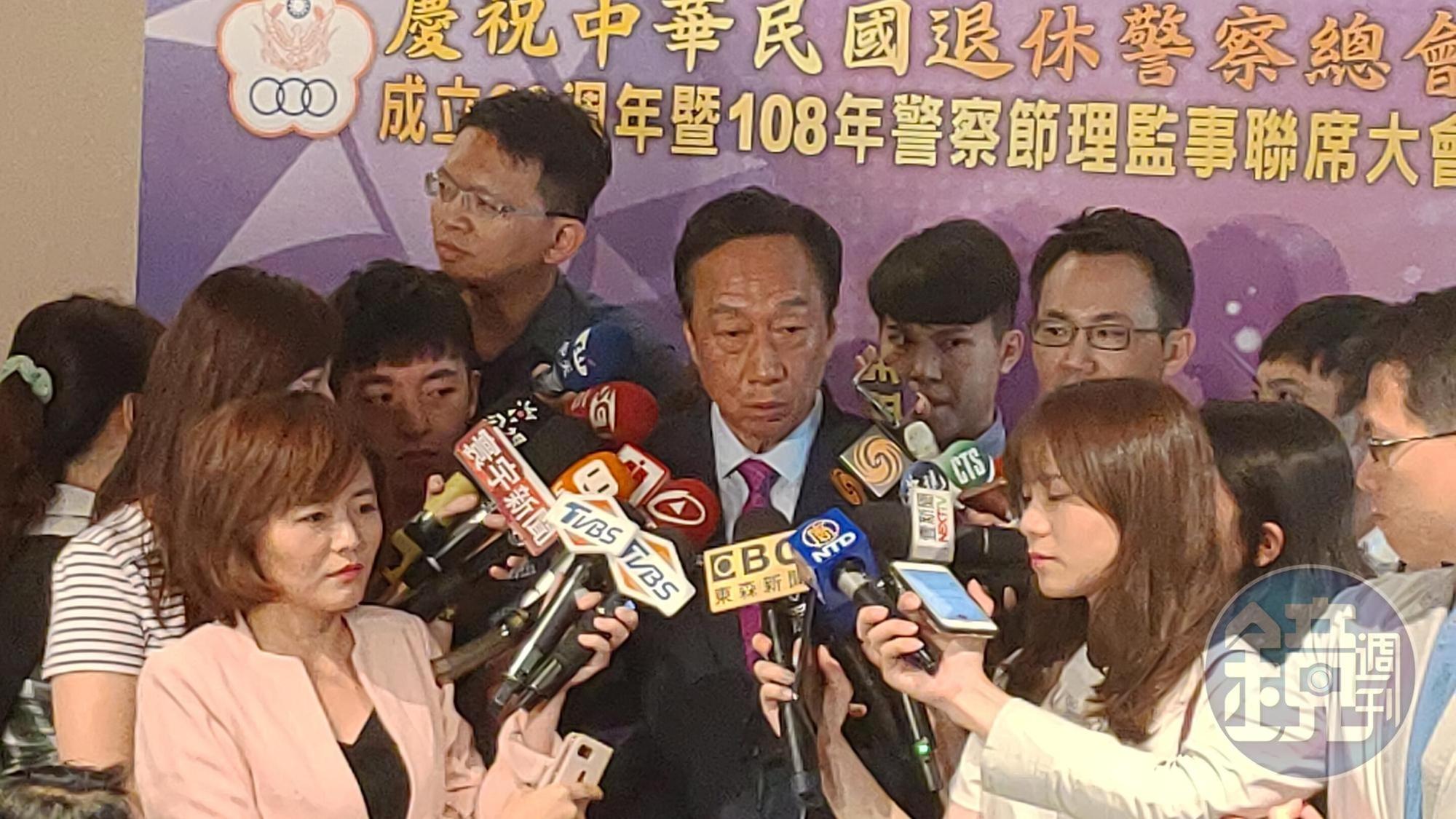 郭台銘參加退警總會活動受訪，再次表態聲明一國兩制在香港執行失敗。