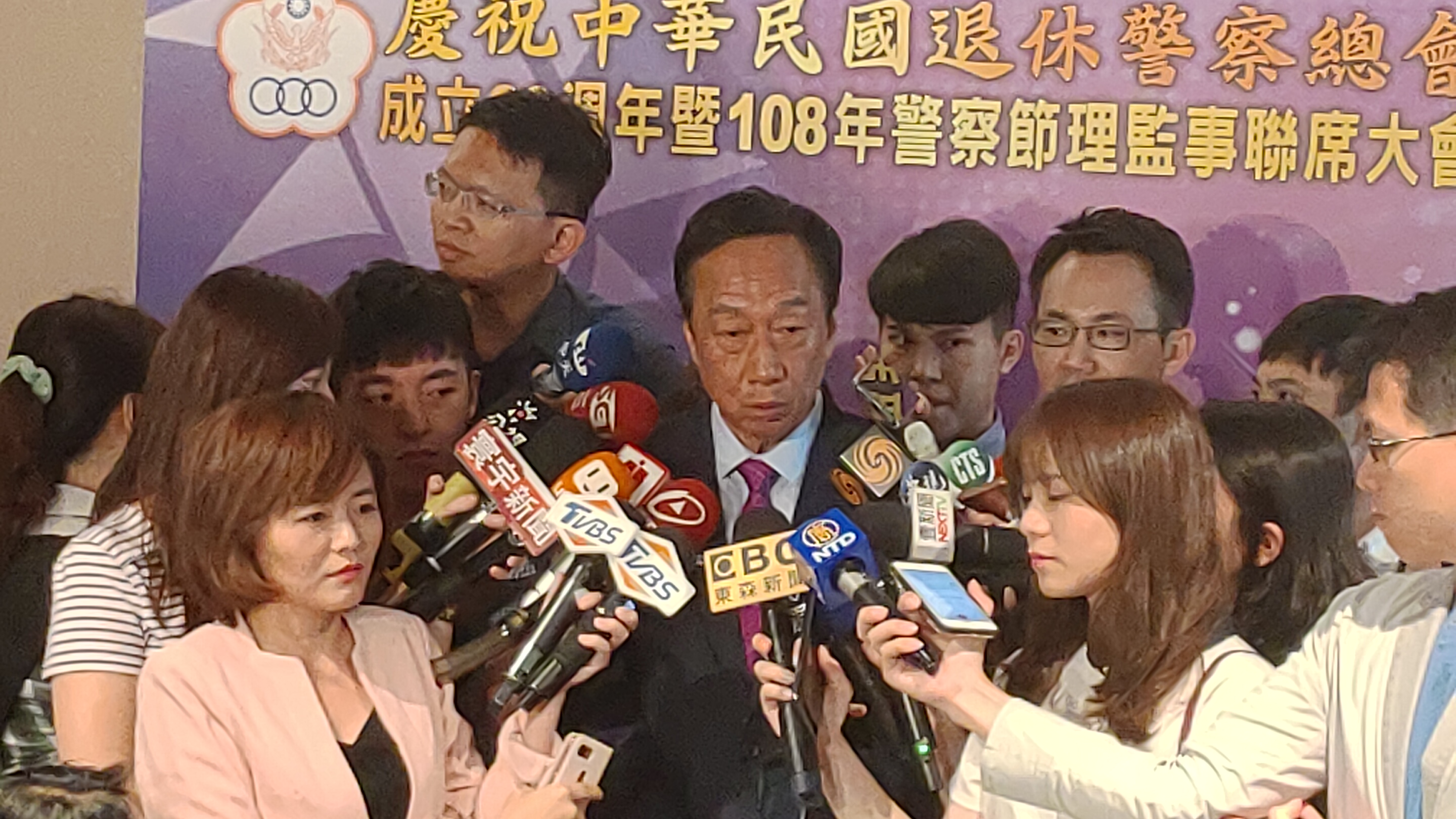 郭台銘參加退警總會活動受訪，再次表態聲明一國兩制在香港執行失敗。