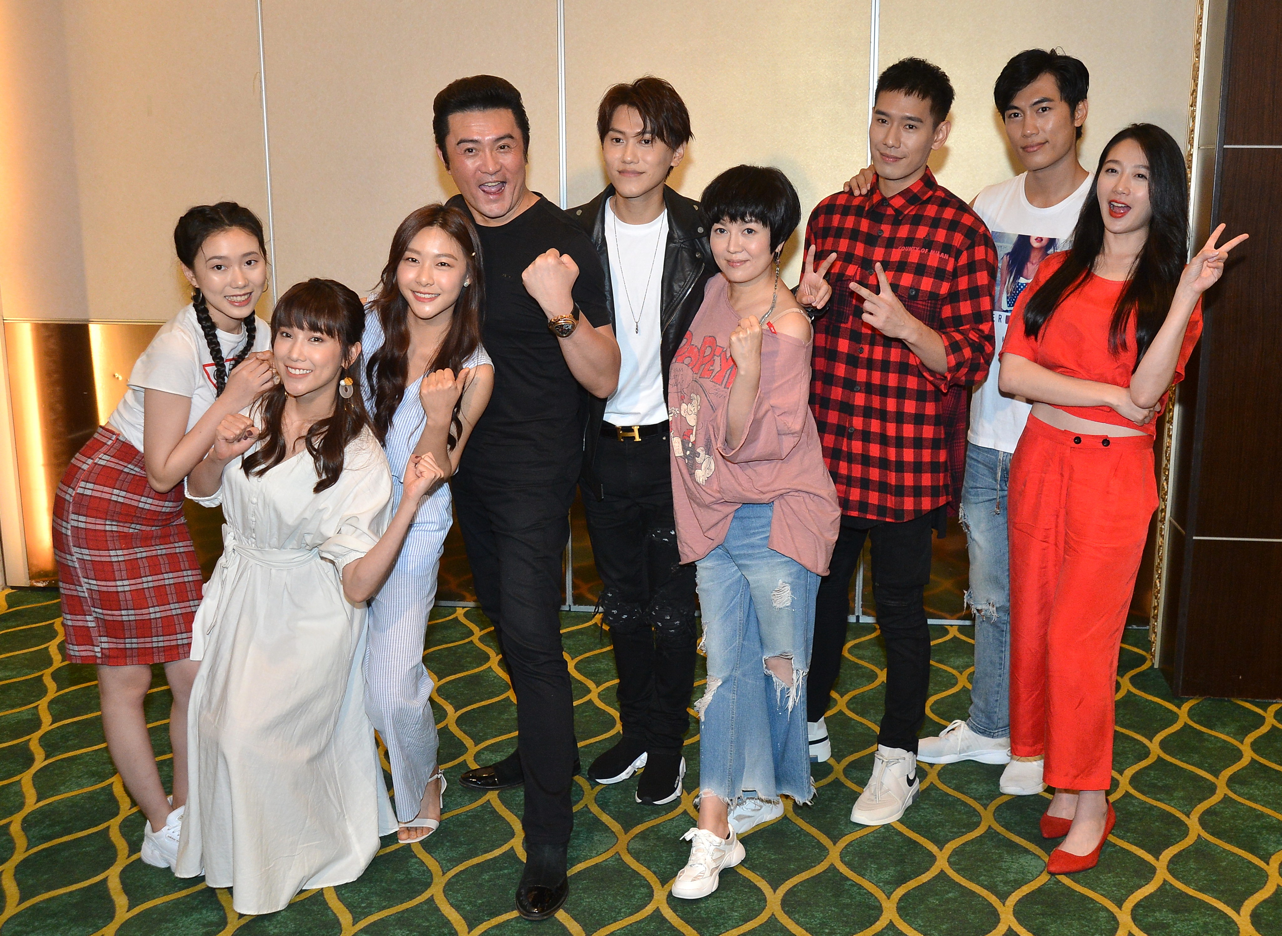 《一起幹大事》殺青酒，老少演員齊出席。（八大提供）