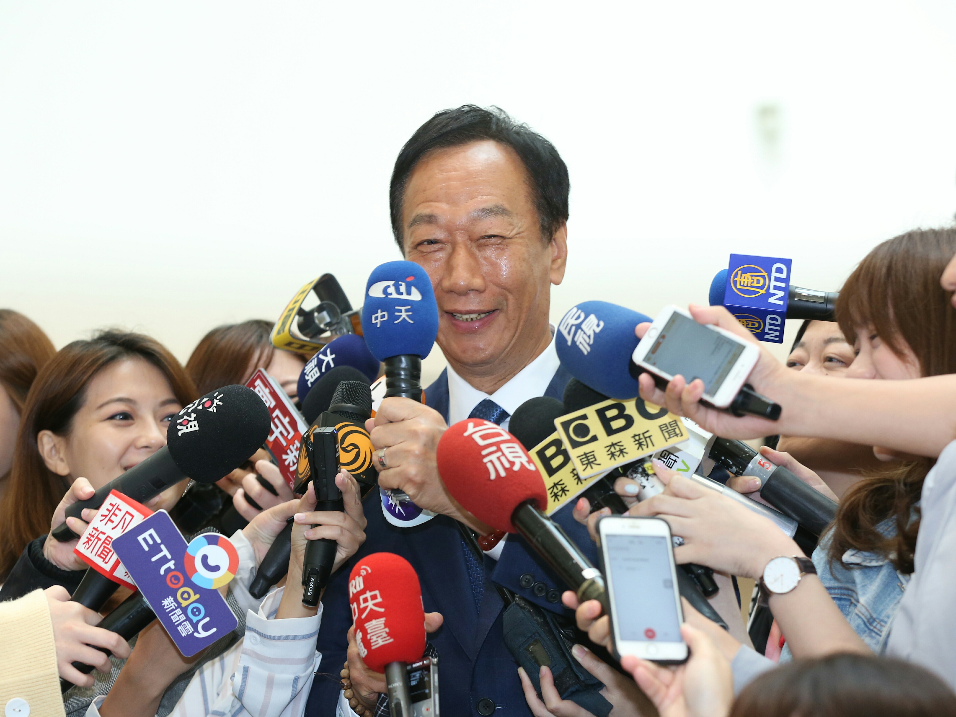 郭台銘10年前捐贈150億元打造台大癌醫，今日宣布再捐50億元。 