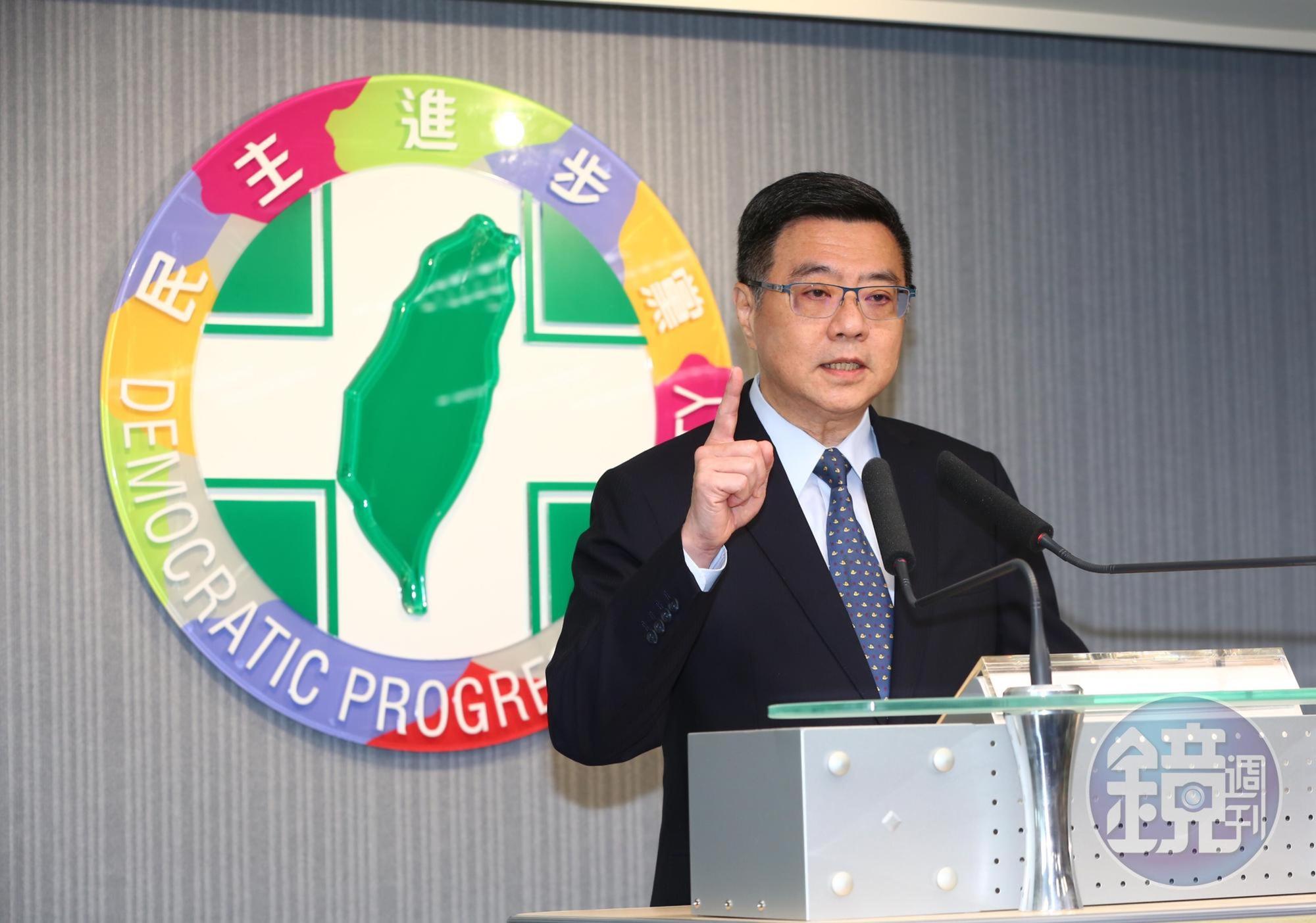 民進黨主席卓榮泰公布總統初選民調結果。