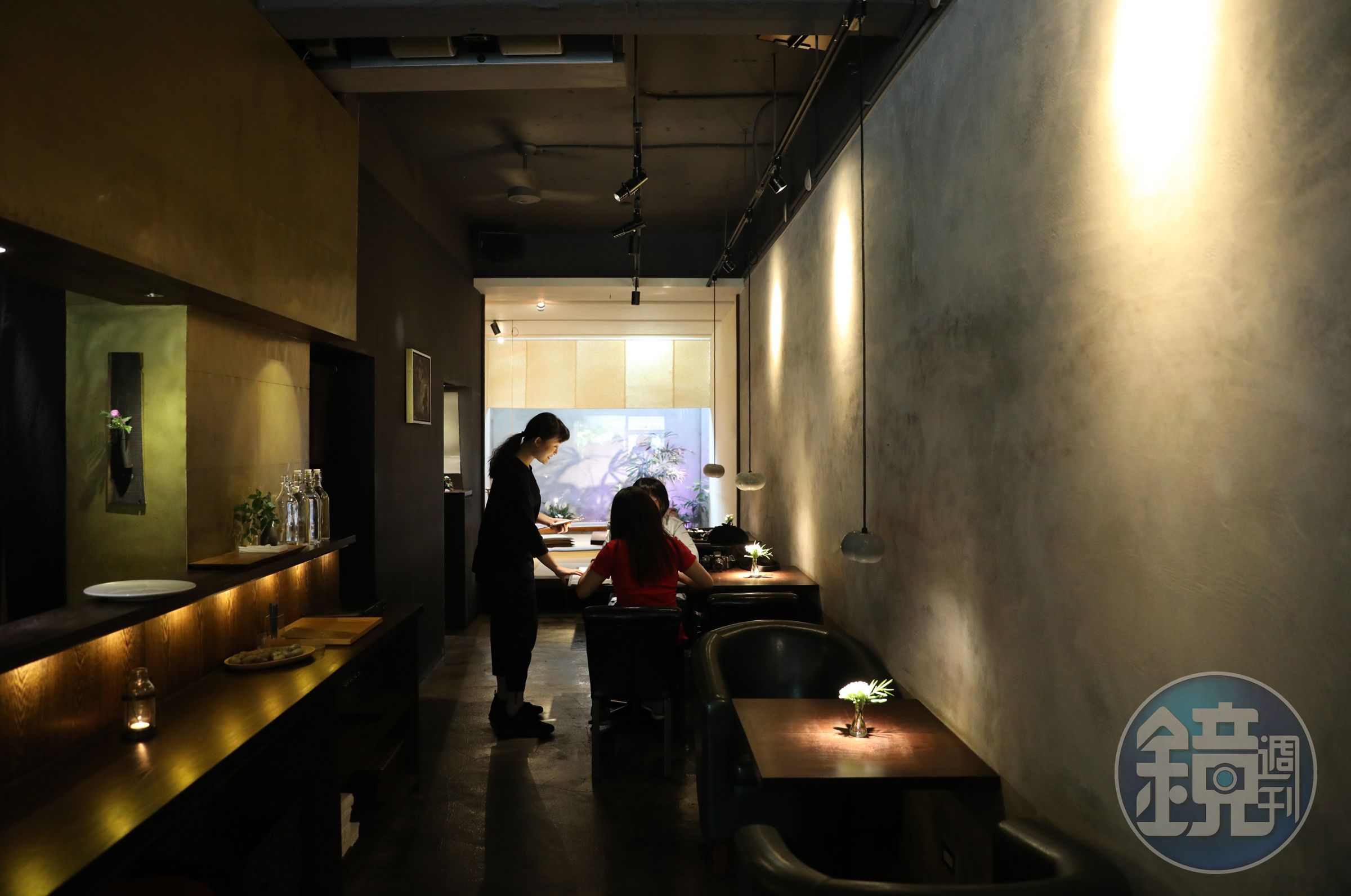 「之間茶食器」營造出沉潛寧靜的用餐氛圍。