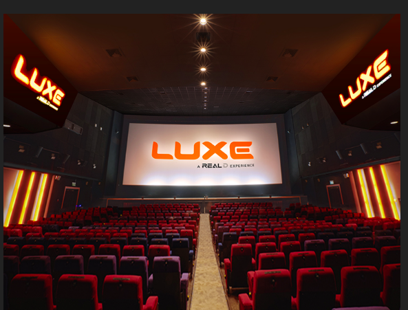 首度在台灣出現的LUXE影廳，從放映技術、音響、到銀幕，都完全符合Real D的規範，看3D電影不再感到不適，更能身歷其境。（翻攝in 89豪華影城官網）