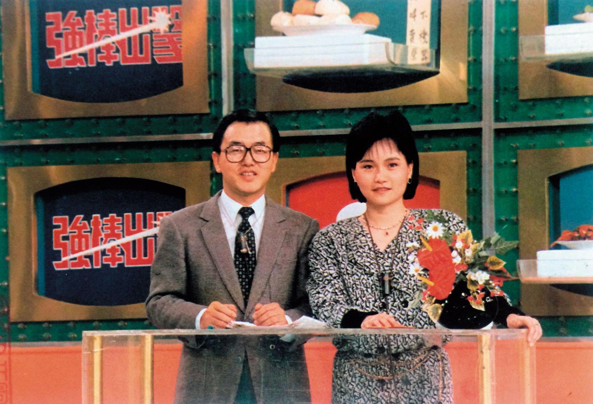 盛竹如(左)主持《強棒出擊》讓他名利雙收,當時月薪達50萬元。(翻攝張哲生臉書)