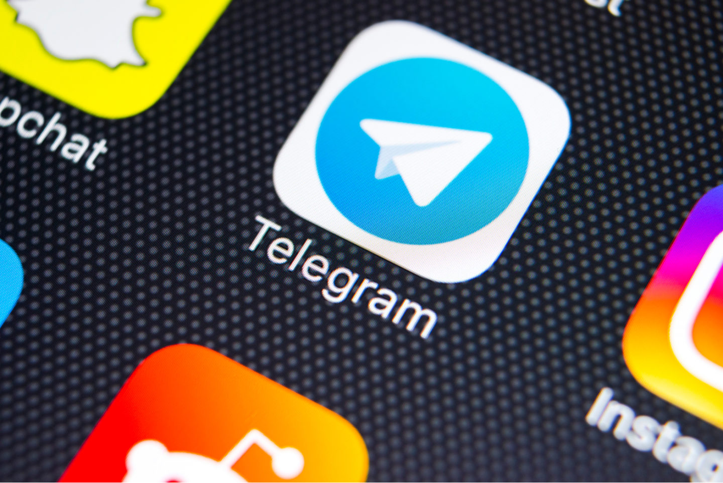 Telegram 使用 MTProto 協定，以對稱式進階加密標準256位元（AES）、RSA加密演算法2048位元與迪菲－赫爾曼金鑰交換為基礎的加密方法。（圖／網路）