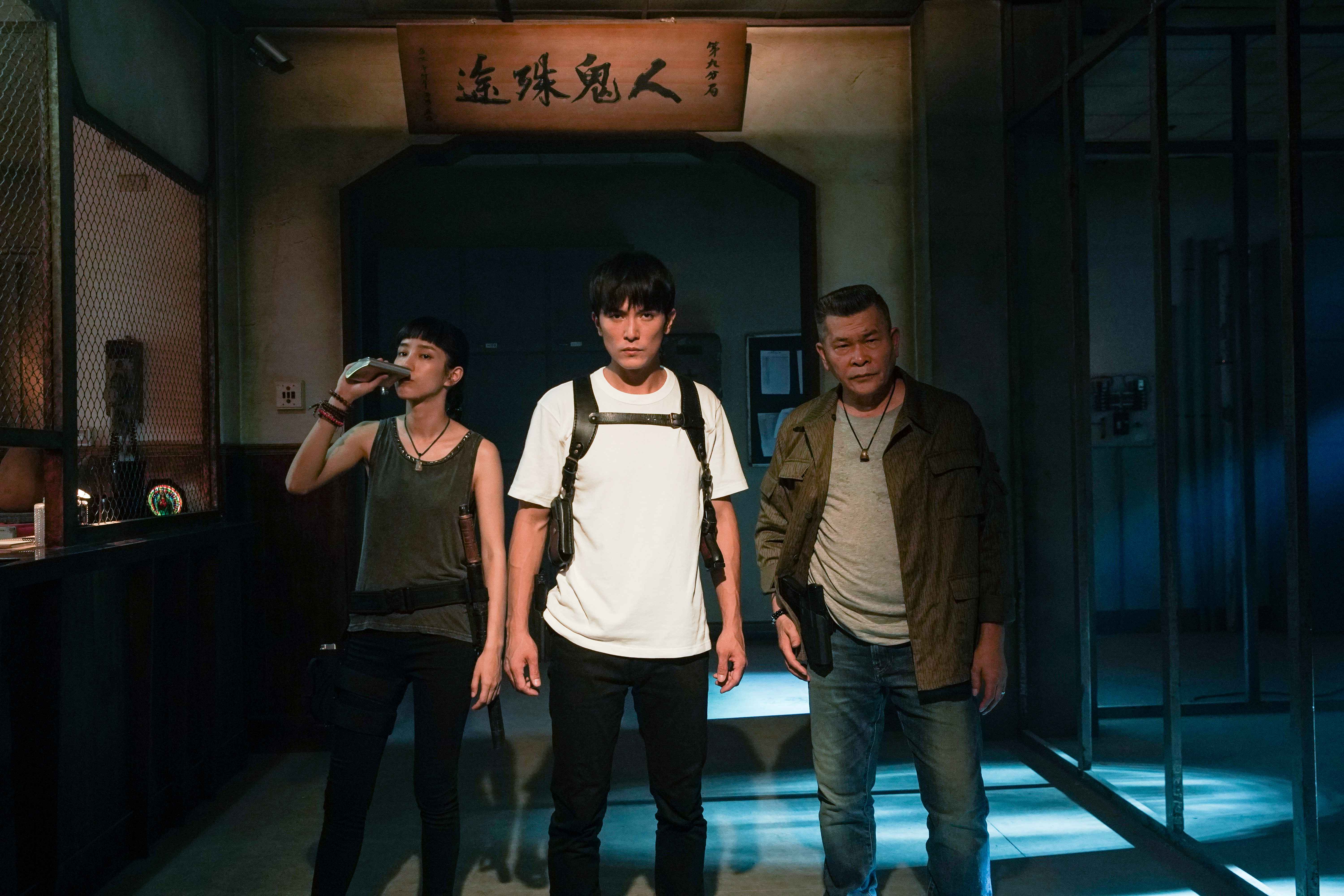 温貞菱（左起）、邱澤、澎恰恰合組抓鬼小隊，頗有本土版「Ghostbusters」的味道。（甲上提供）