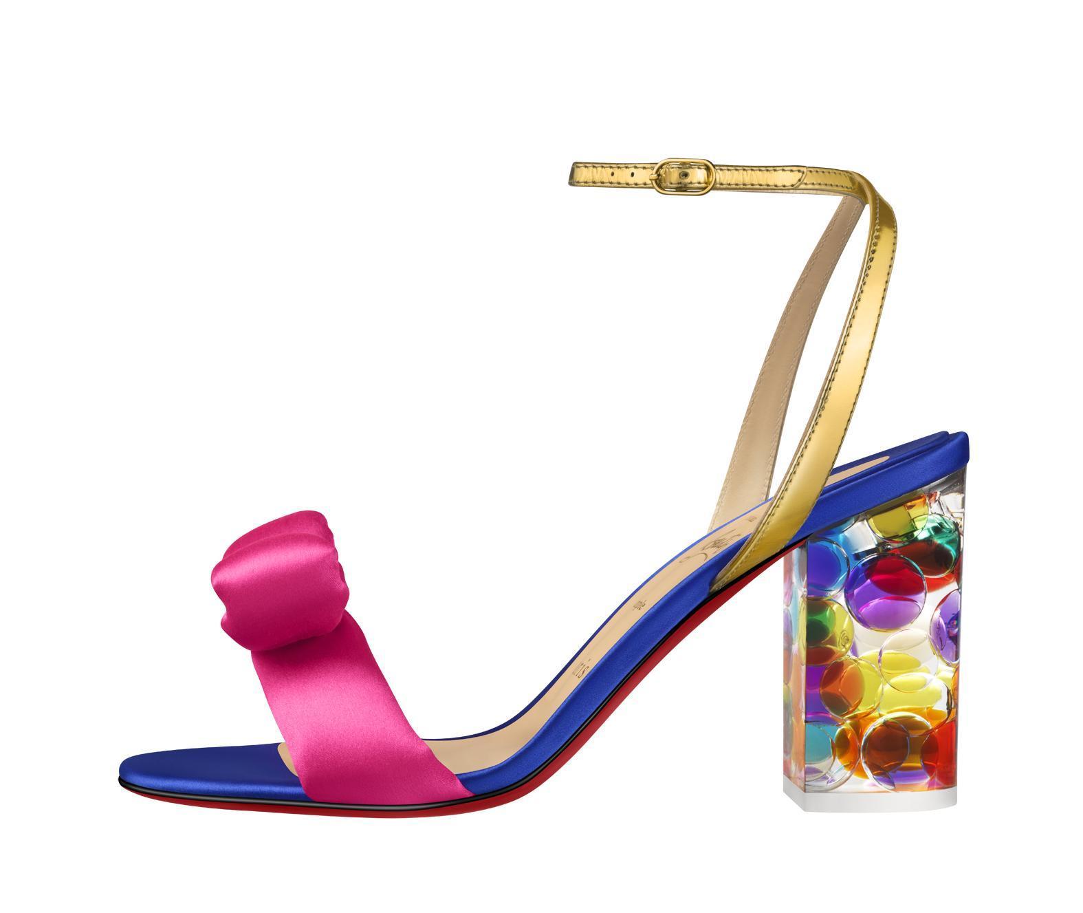 以遊樂園為靈感的氣球泡泡跟鞋,夢幻繽紛。(Christian Louboutin提供)
