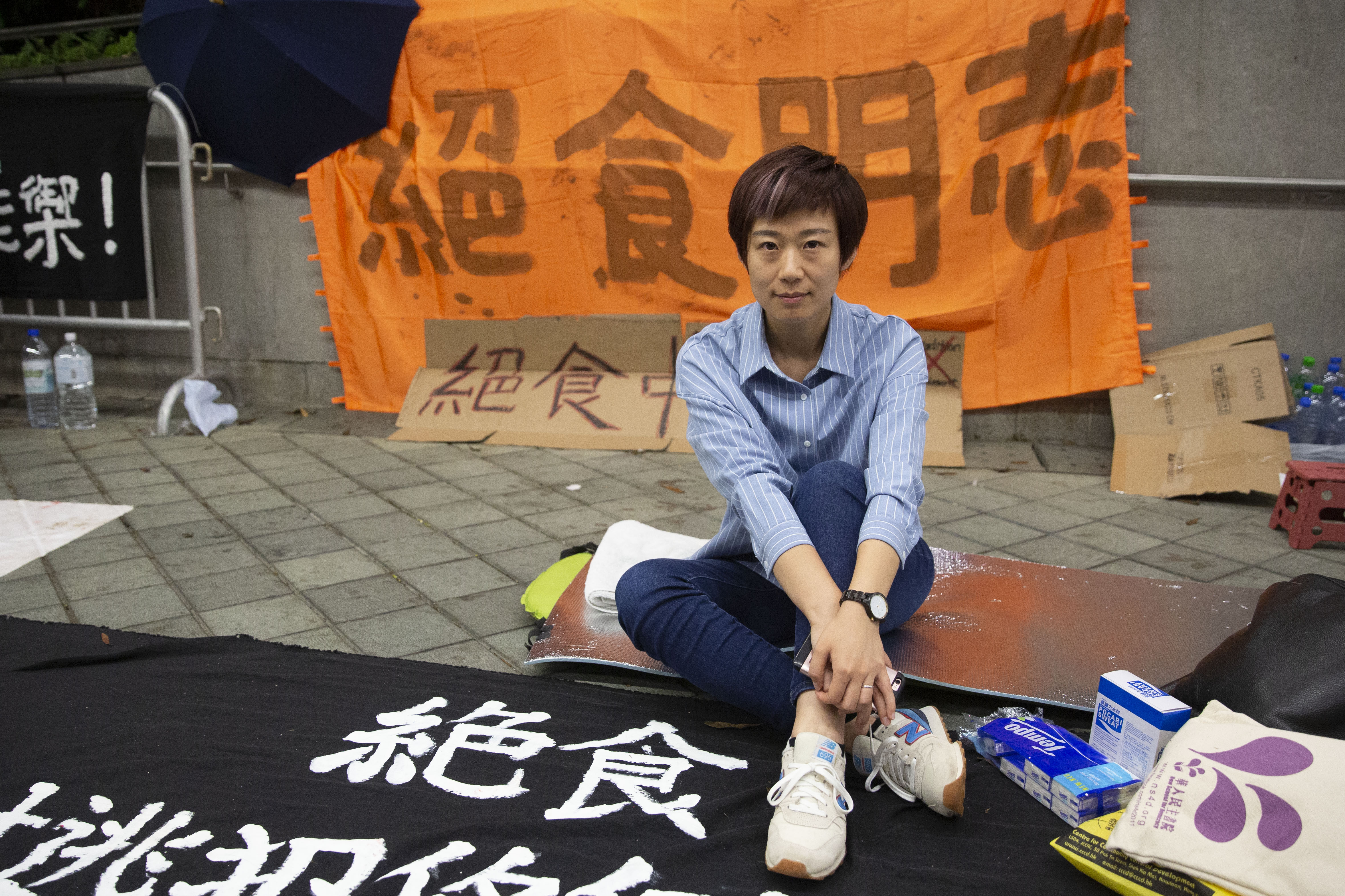 教育大學社會系講師黎明串連藝文界發起絕食運動，她絕食103小時，象徵6月9日上街的人數。