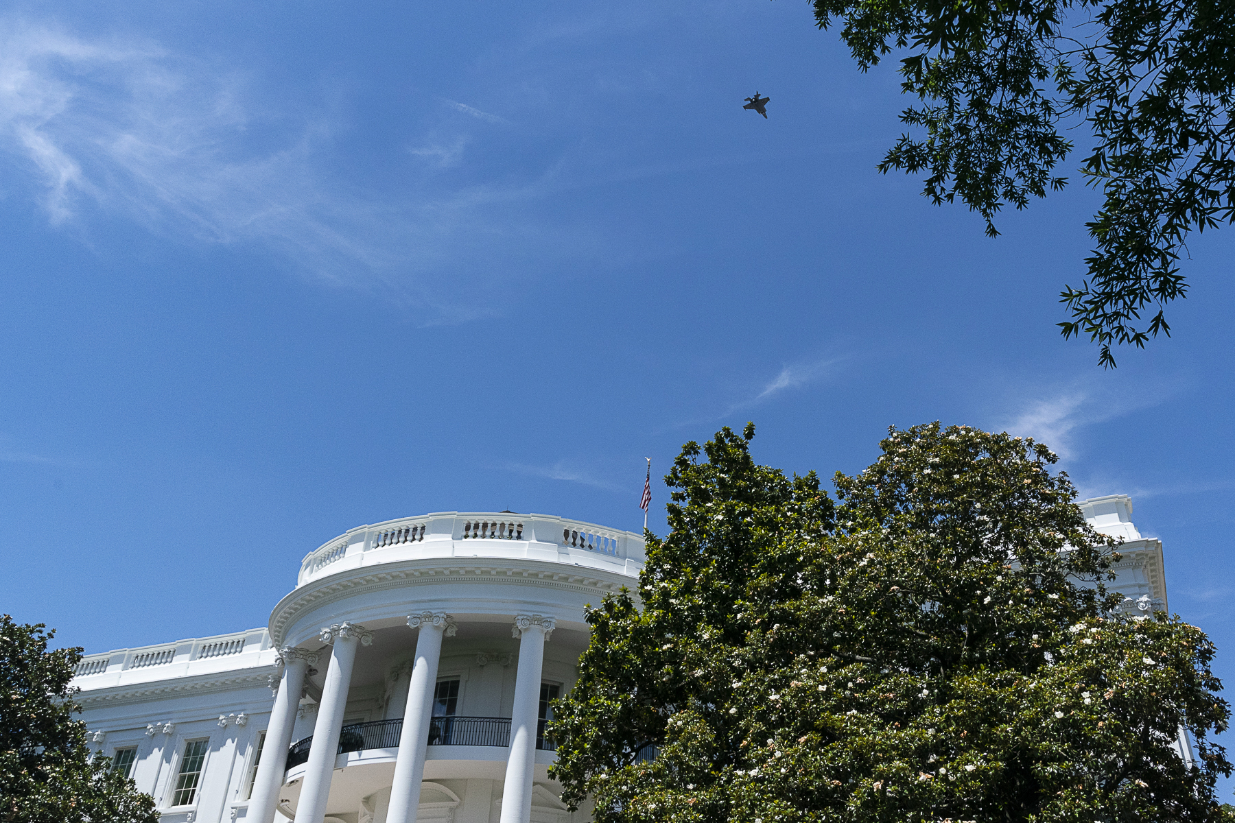 2019年6月12日，一架美軍F-35戰鬥機凌空飛越白宮。（東方IC）