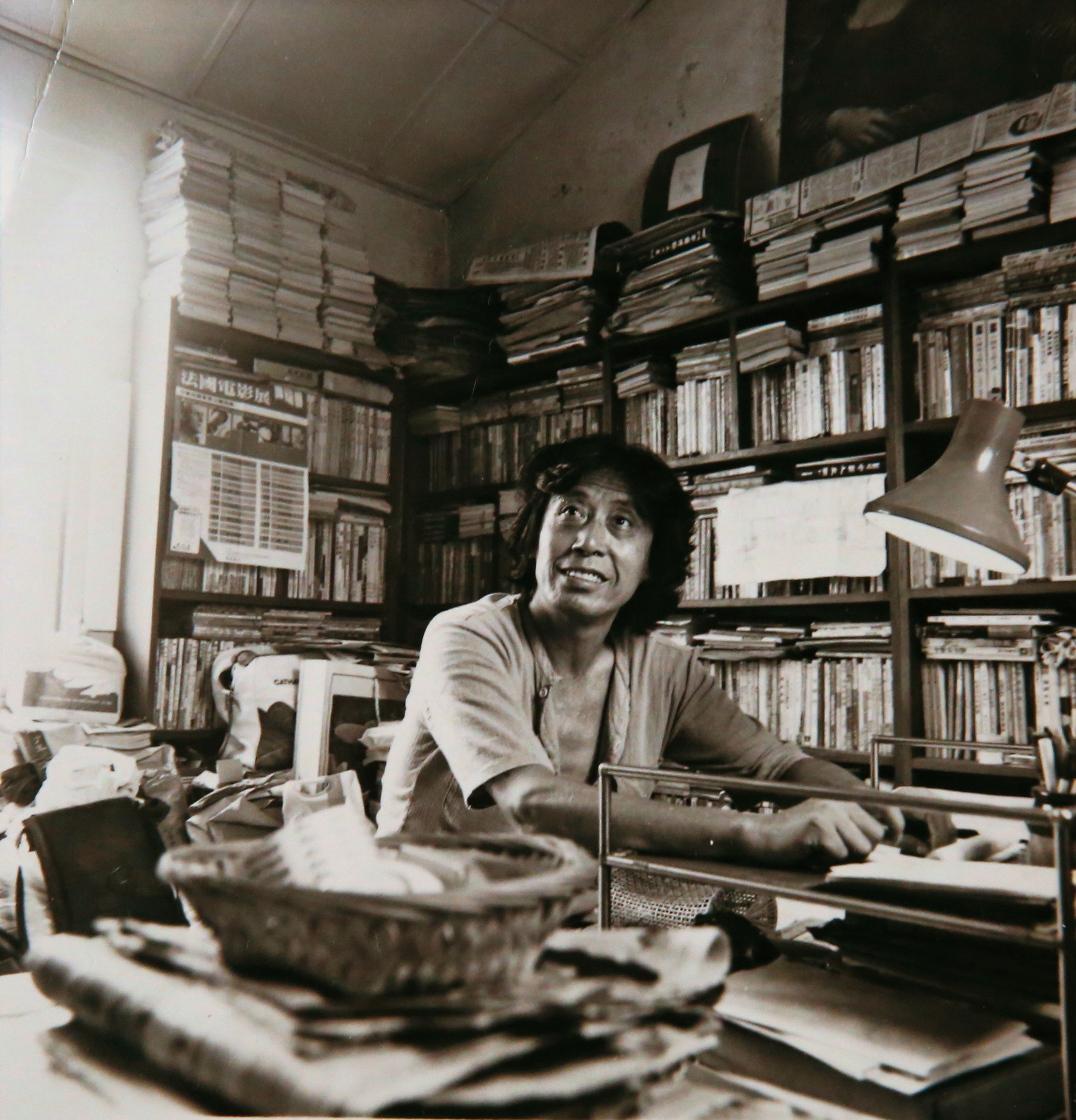 管管70年代中期從大直北安路眷村(圖)遷居新店花園新城,歲月更迭,人老了,書也愈來越多。(管管提供)