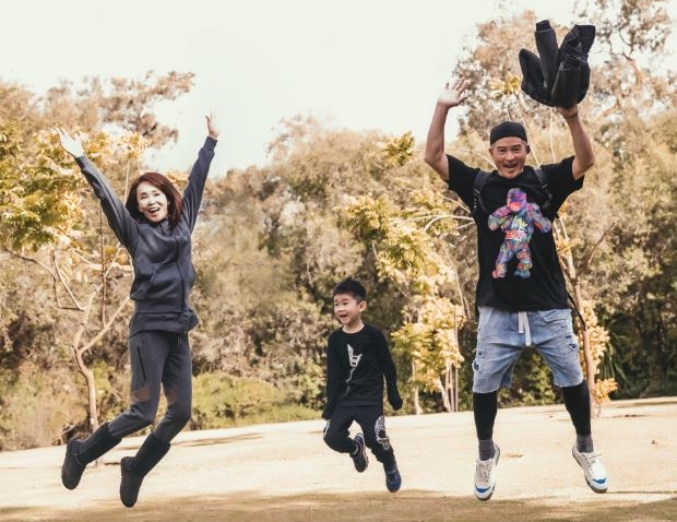 李銘順剛拍完《做工的人》，抓緊難得空檔安排假期，帶著老婆范文芳和兒子Zed前往澳洲伯斯度假。（凱渥提供）