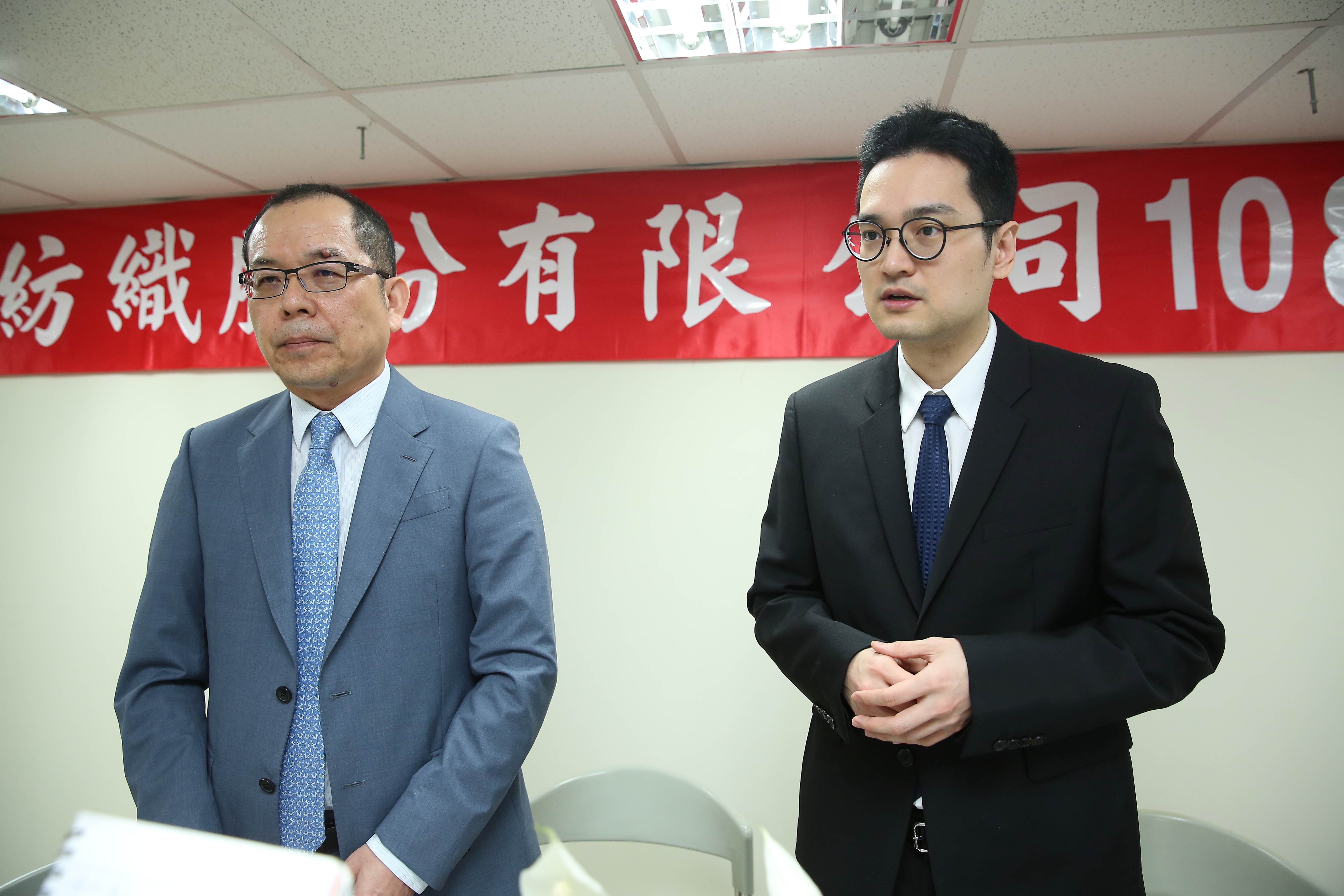 新紡改選一席獨董，由吳東進姪兒吳昕恩為首的公司派保住。