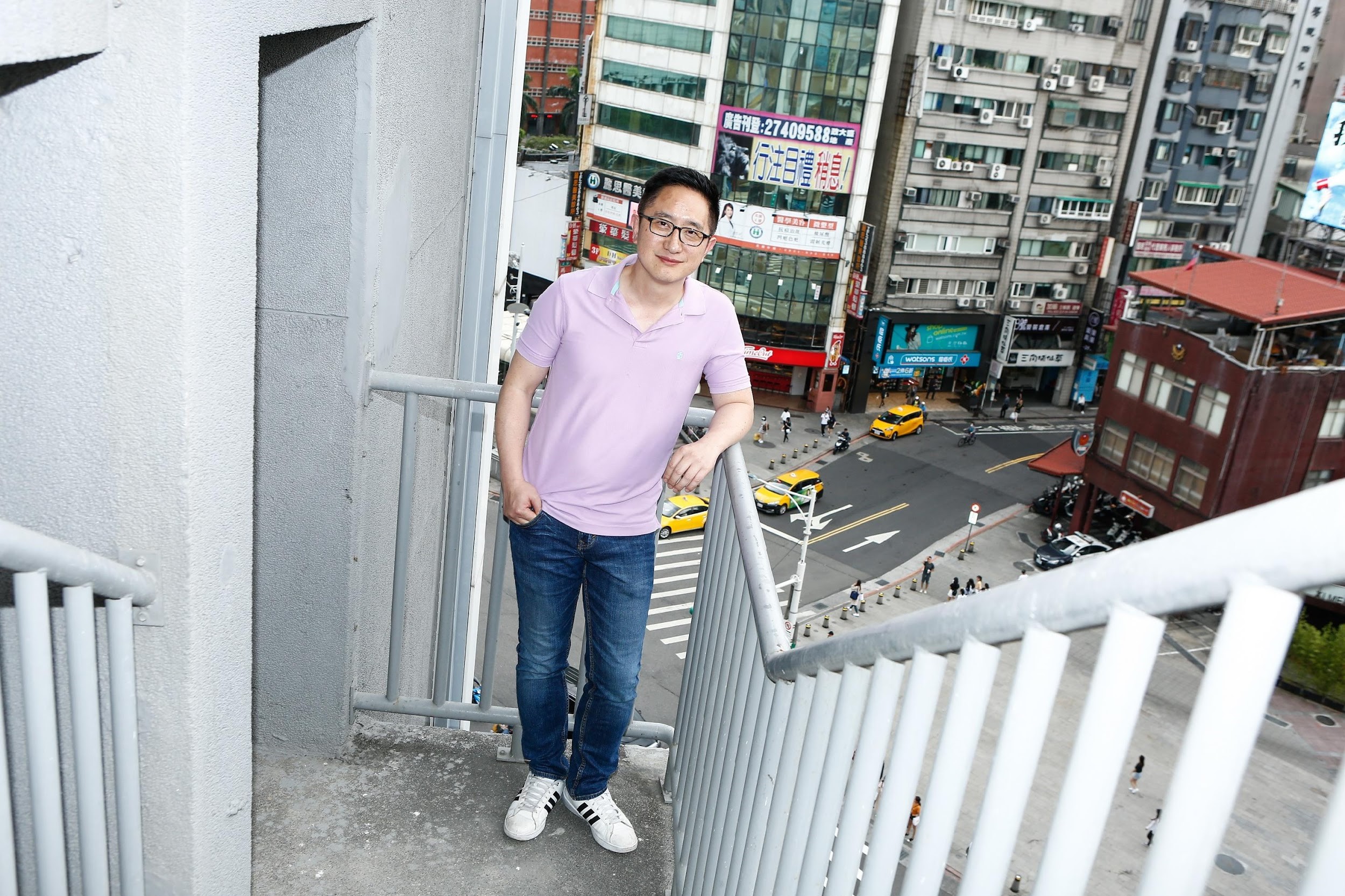 吳皓認為發展戶外活動是避免沉迷虛擬世界的方法之一。