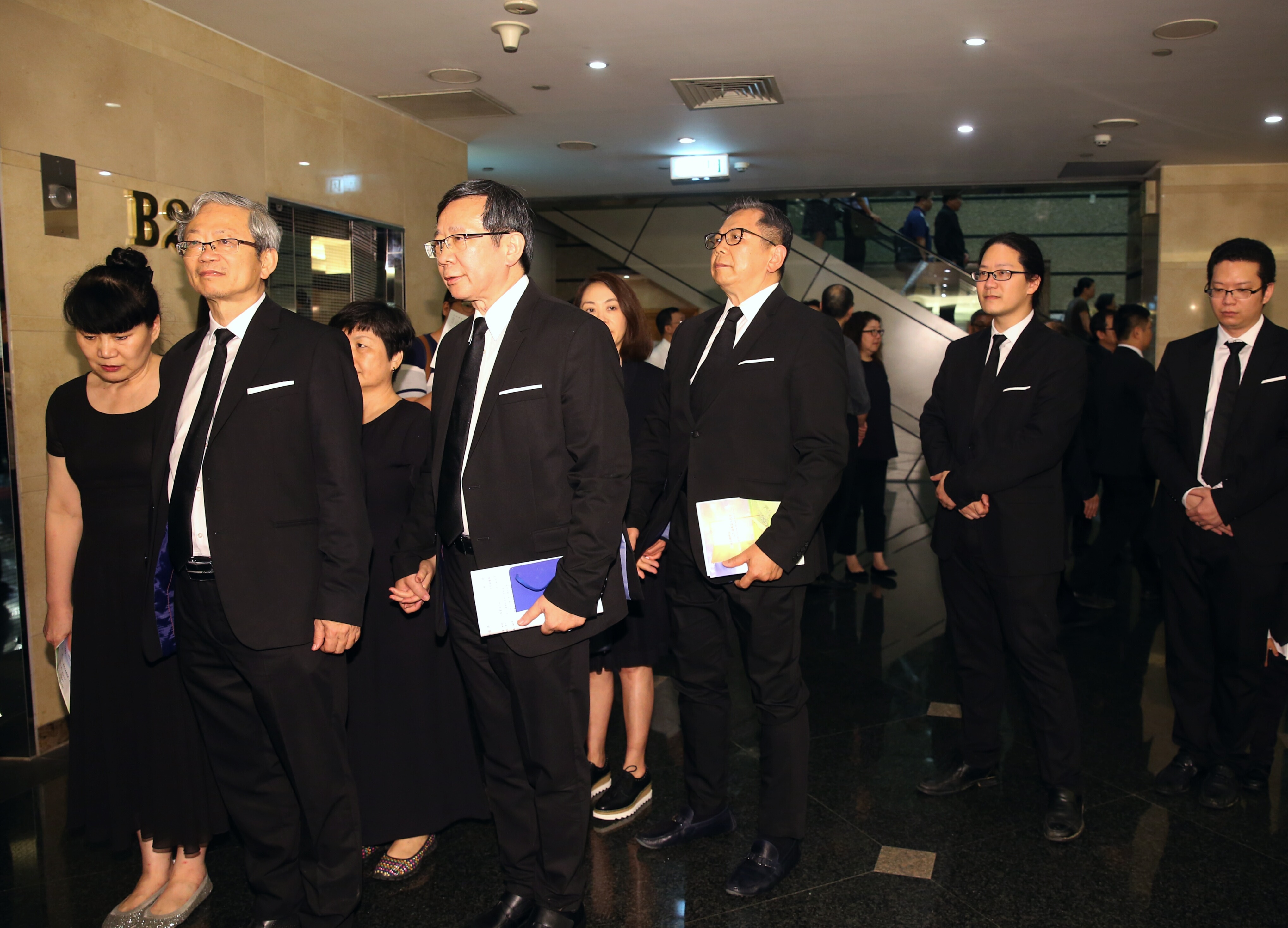 章民強子孫滿堂，家屬們今天也出席追思會。