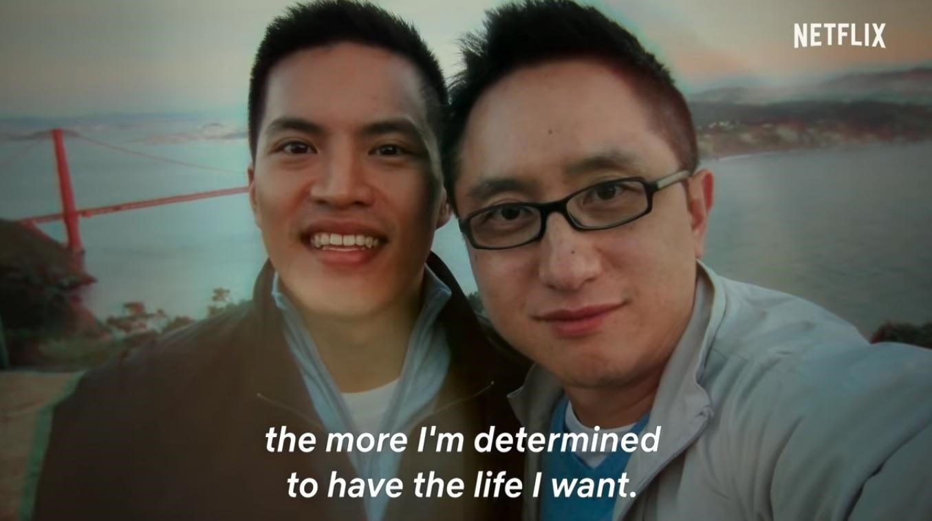 紀錄片導演吳皓（右）在《我們全家人》中公開同志性向，伴侶也一同入鏡。（翻攝自Netflix）