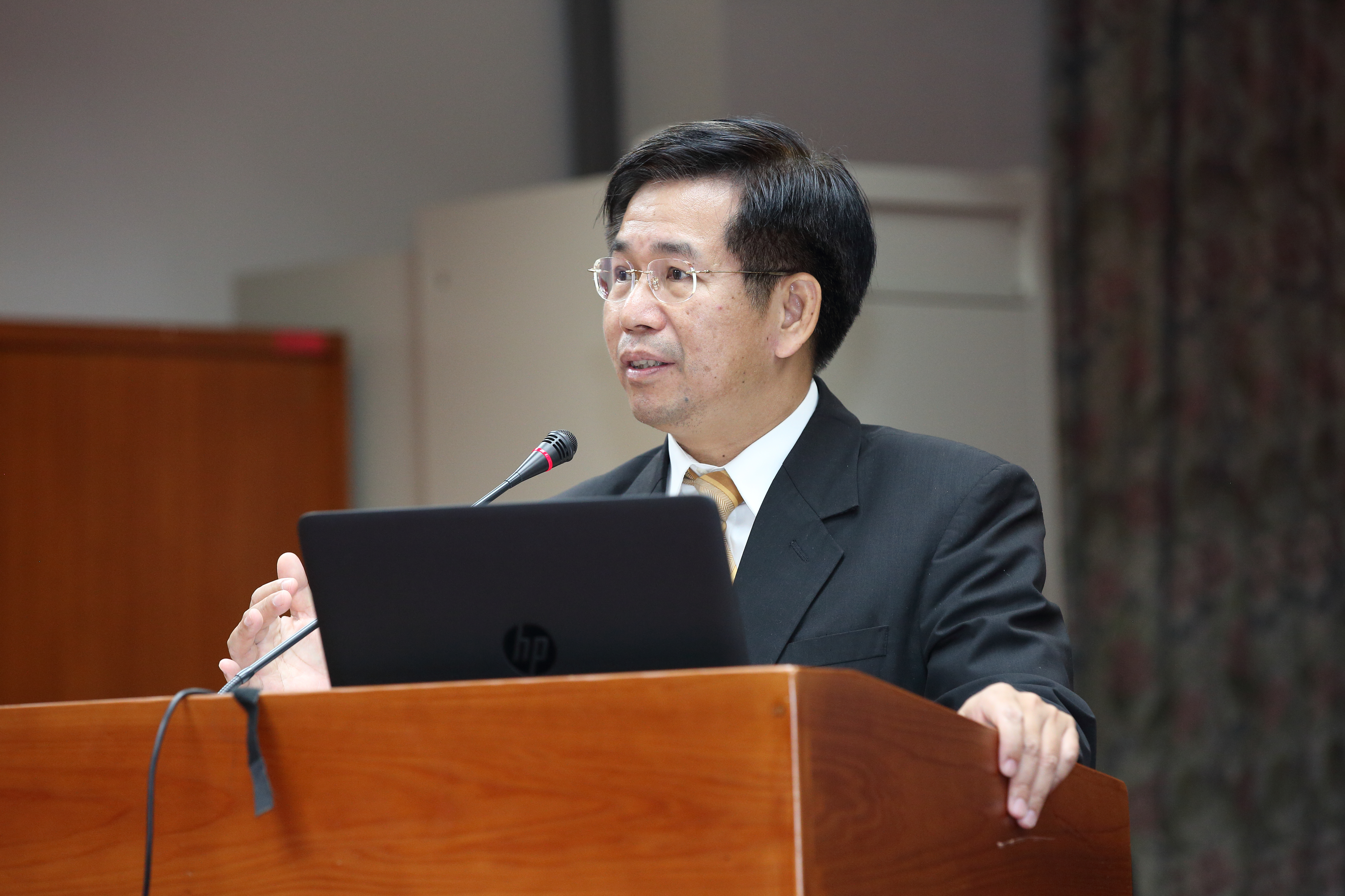 教育部長潘文忠今向內政部警政署舉報散播性平謠言者。