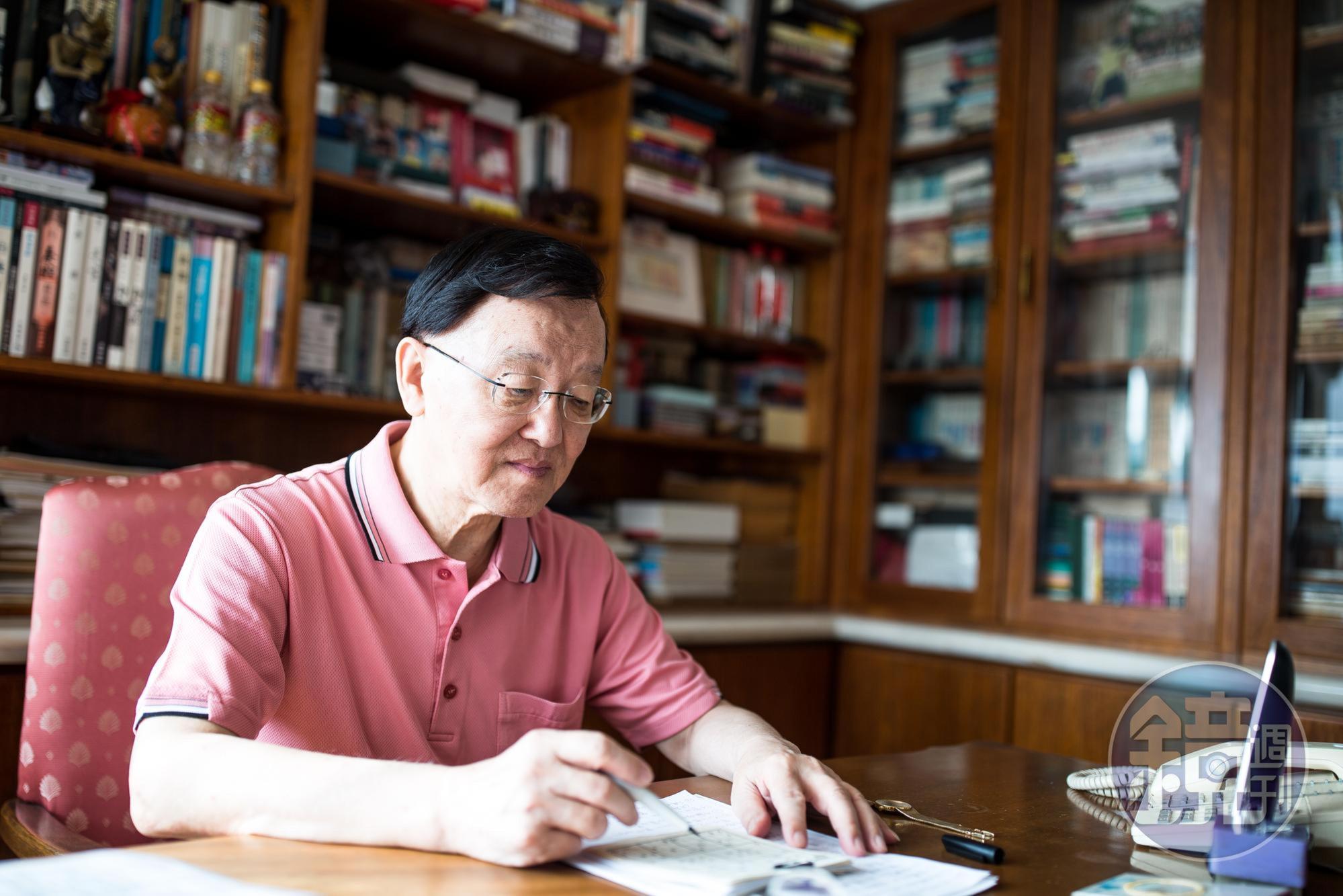 盛竹如在家中大半的時間都待在書房，他最喜歡的消遣是玩數獨。