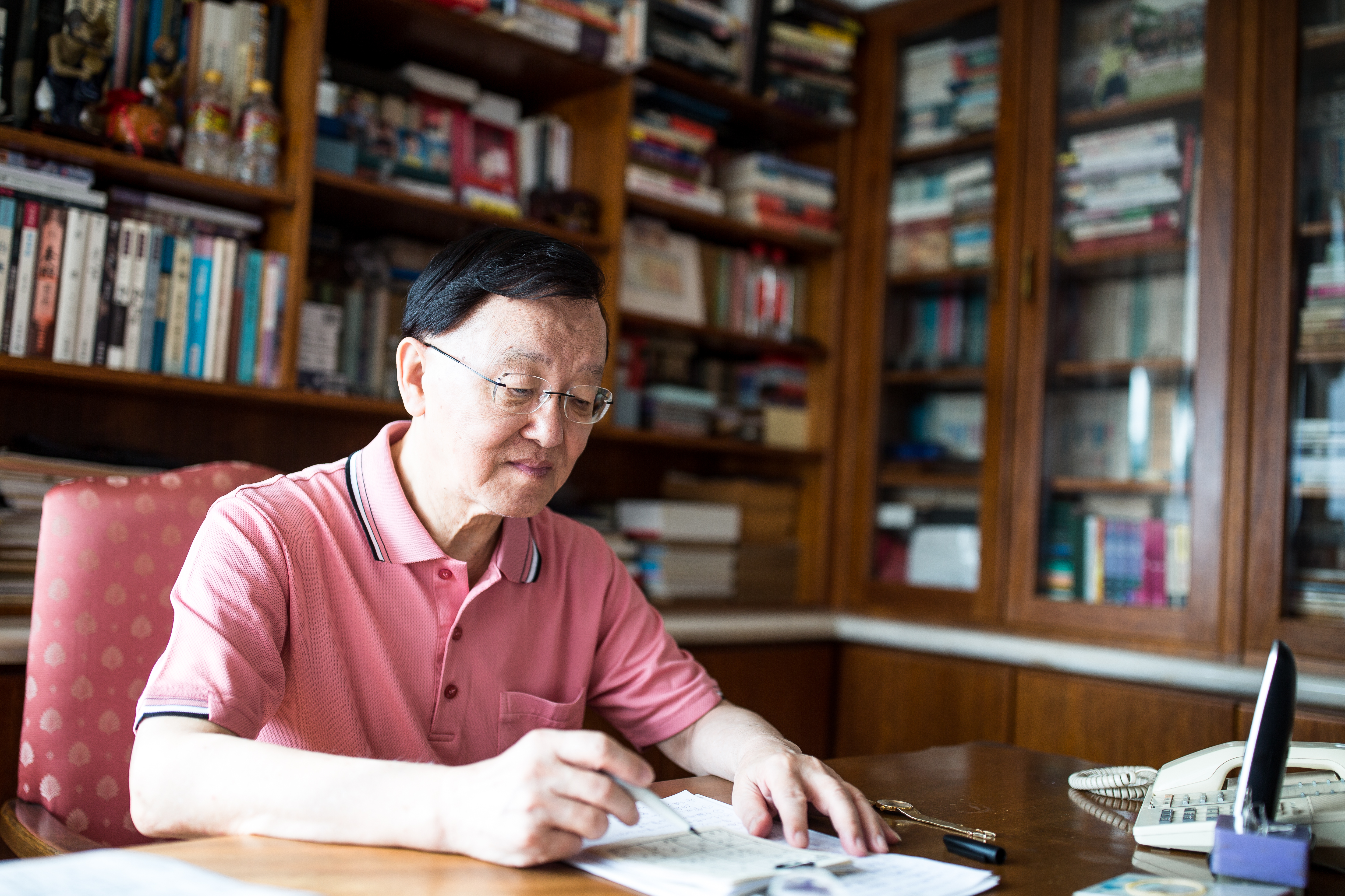 盛竹如在家中大半的時間都待在書房,他最喜歡的消遣是玩數獨。