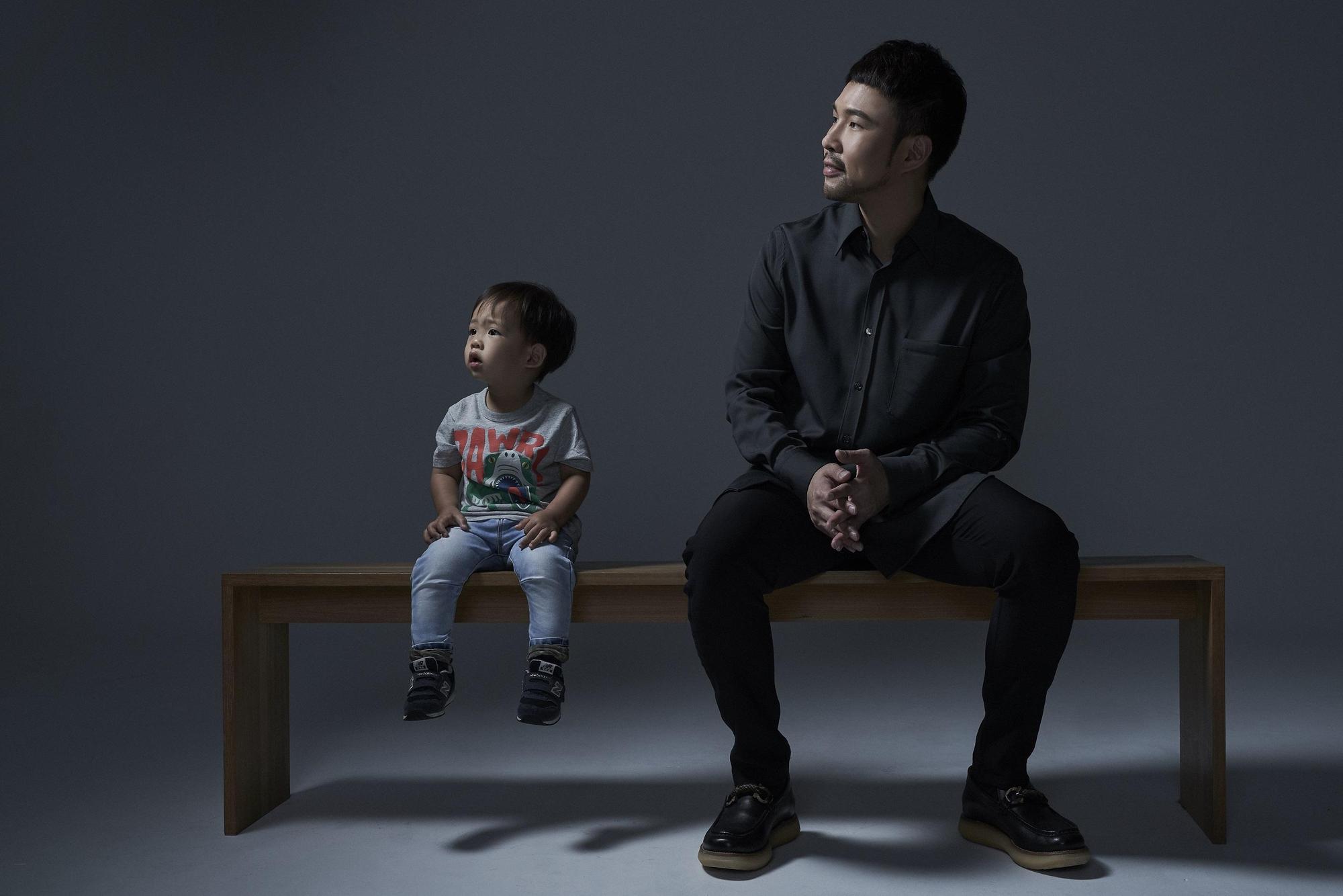 睽違5年回歸歌壇之作《你想成為什麼樣的人》將在6/20全亞洲發行,還找來兒子一同入鏡。(上行娛樂提供)