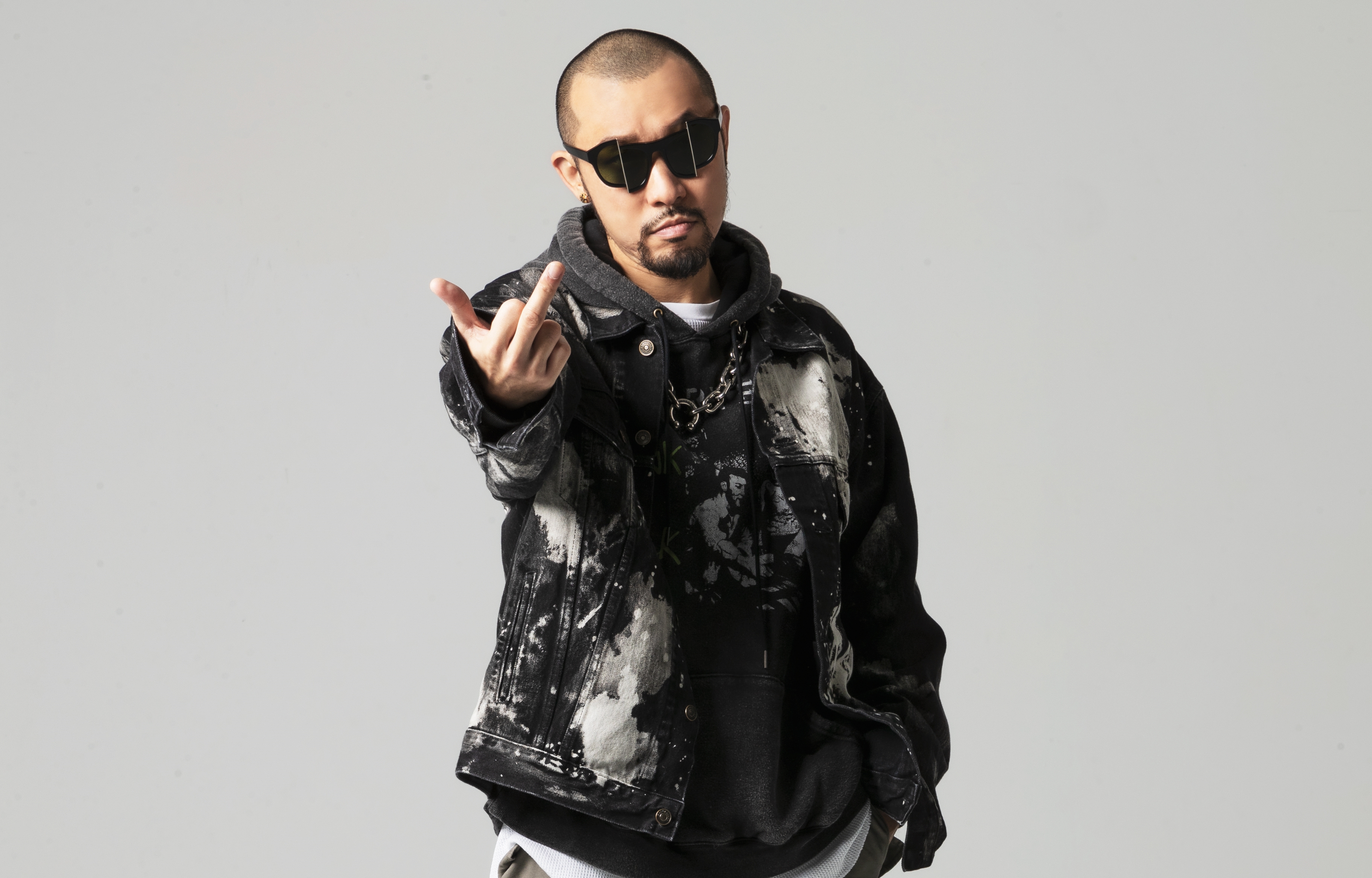 隔了7年，熱狗推出新專輯《廢物》。（本色提供）