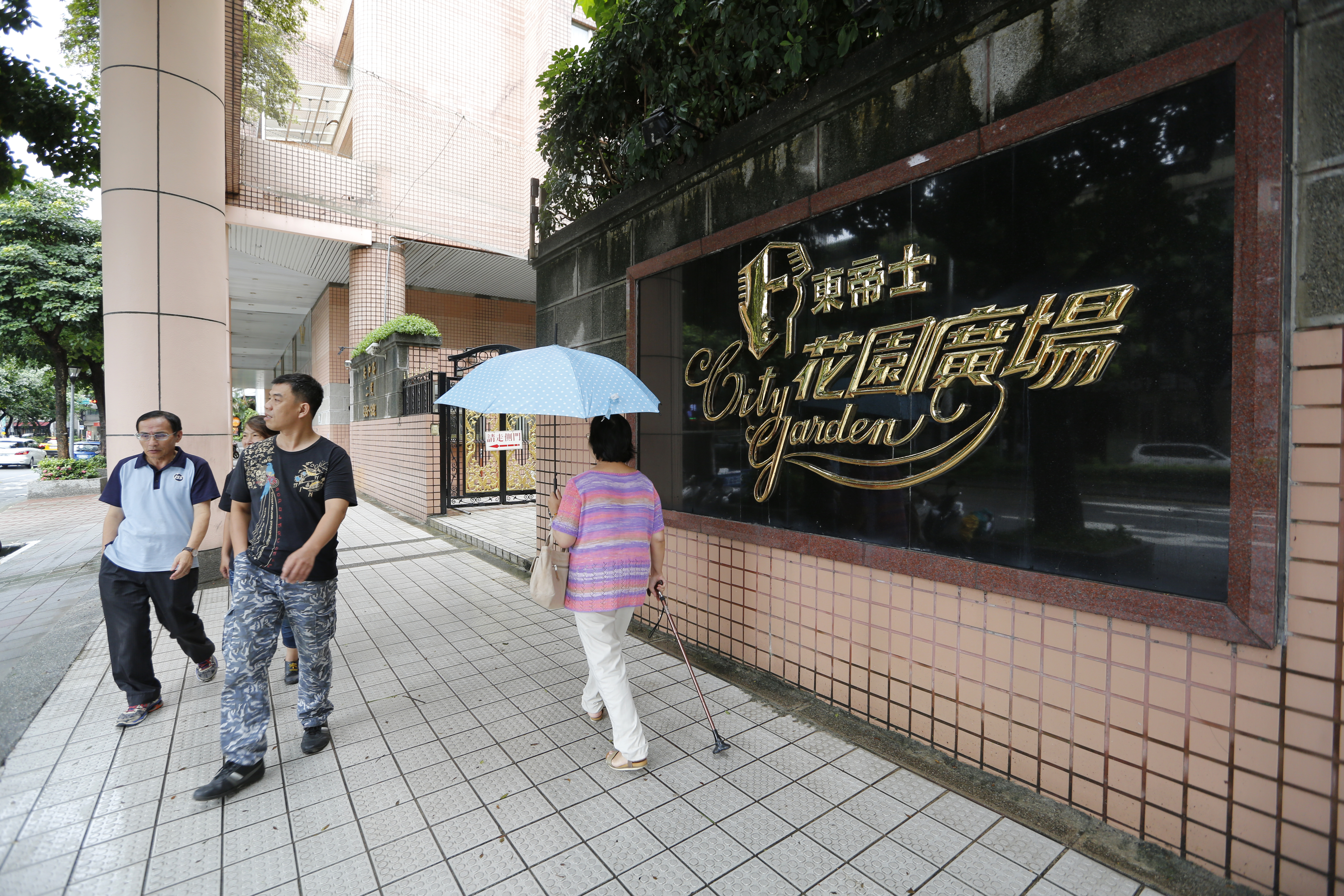 盛竹如夫婦現居的東帝士花園廣場,位處精華地段、政商雲集,當年被評為全台10大名廈之一。