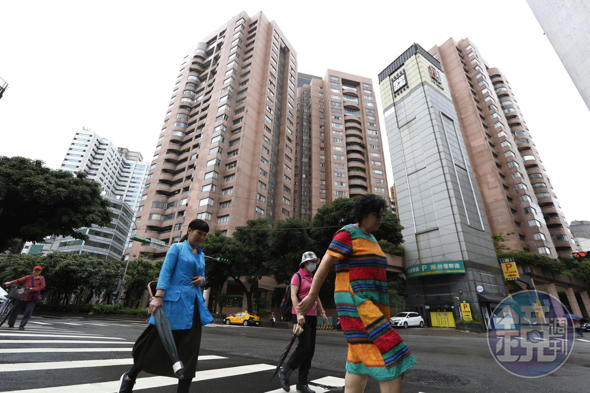 盛竹如透過養房換房，買下現在價值上億的豪宅，也讓這棟房產成為一家人最可靠的資產。
