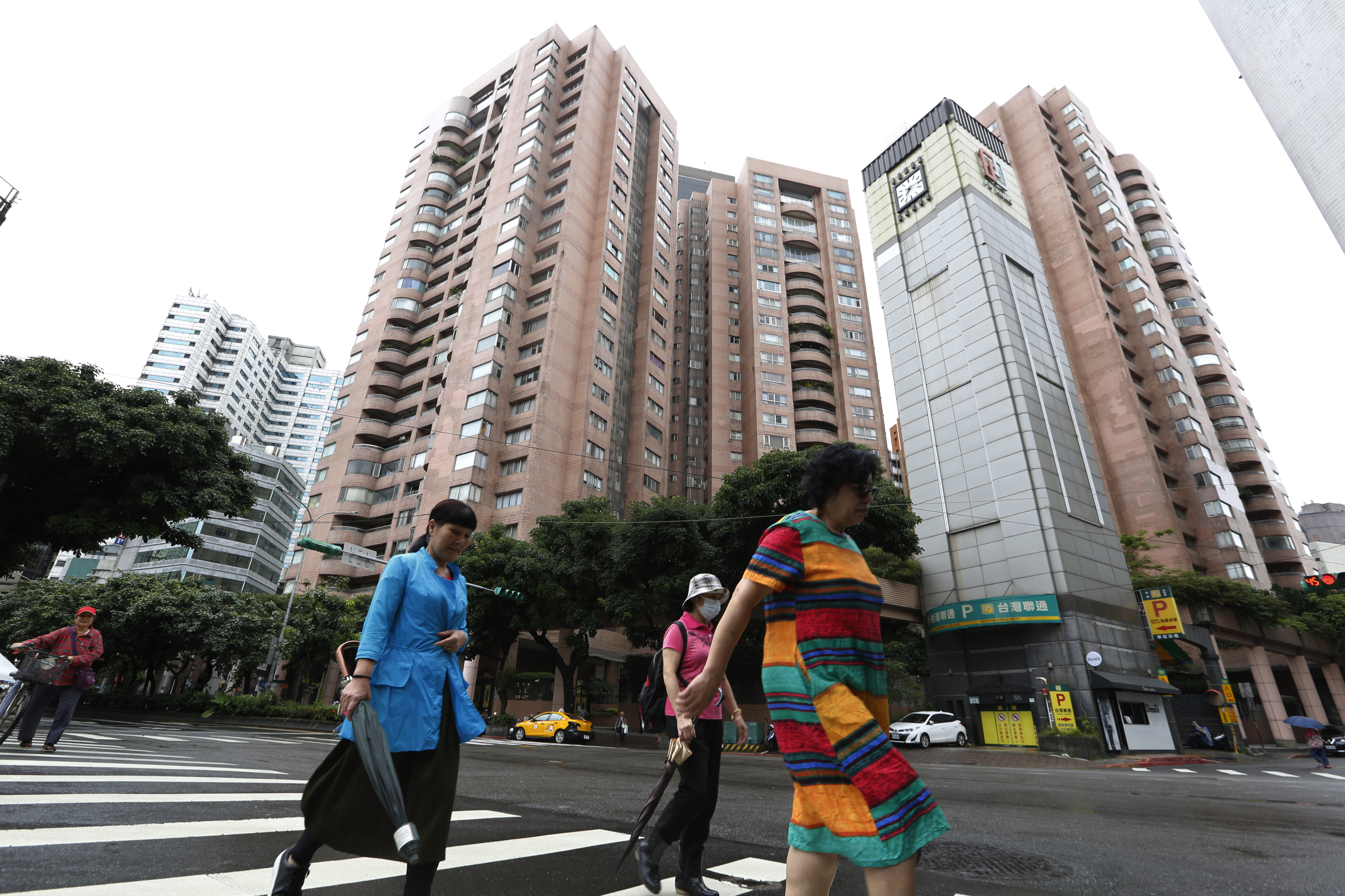 盛竹如透過養房換房，買下現在價值上億的豪宅，也讓這棟房產成為一家人最可靠的資產。