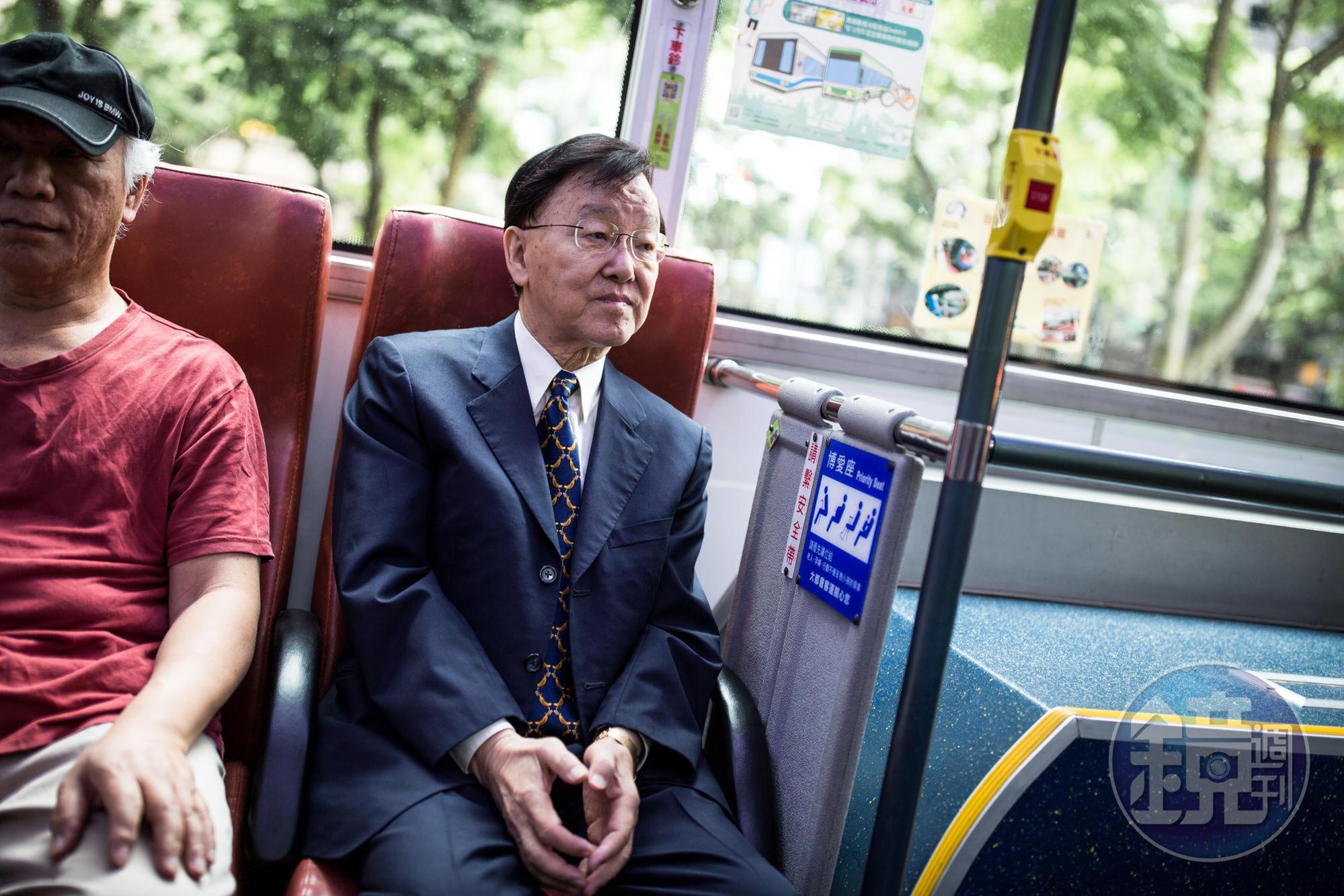 盛竹如笑稱自己是公車族，現在不論要錄影、配音都是搭公車前往。
