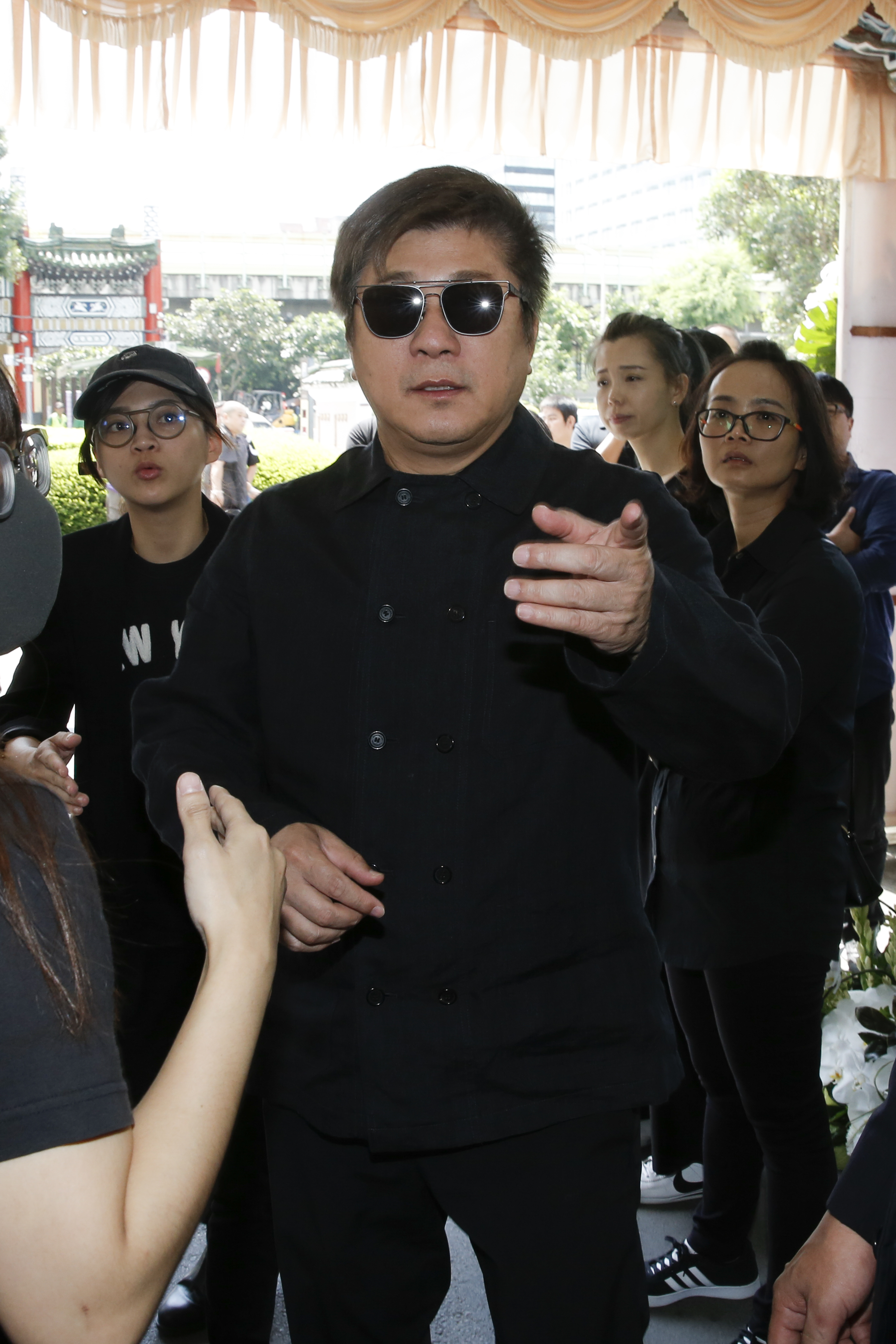 胡瓜和賀一航之前分別與對方的兒子合作，他說易子而教的那段時間兩人經常聯繫。