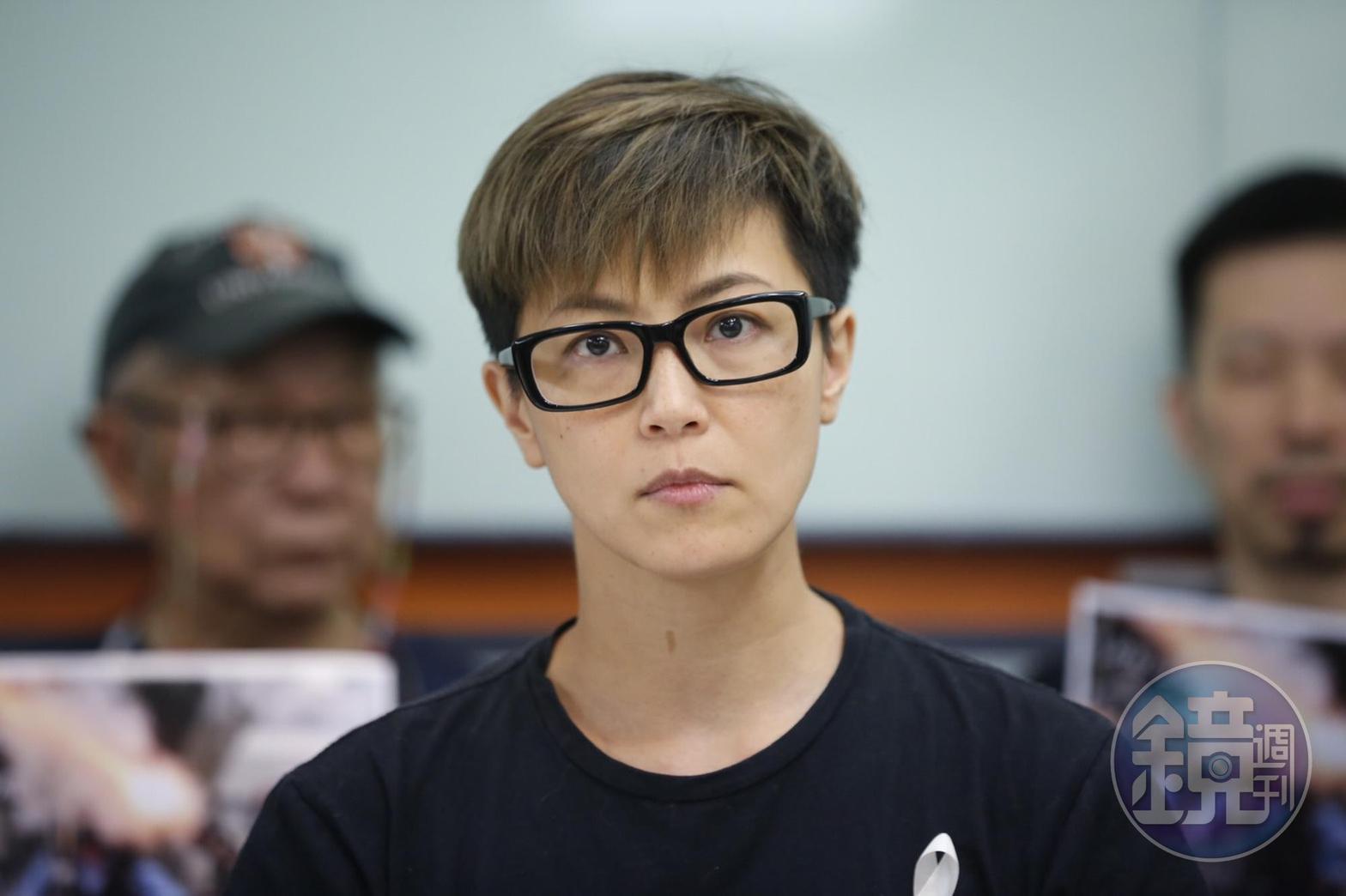 何韻詩強調，抗爭者絕對不是暴民，在現場保護國際記者躲避警方攻擊的是年輕人。