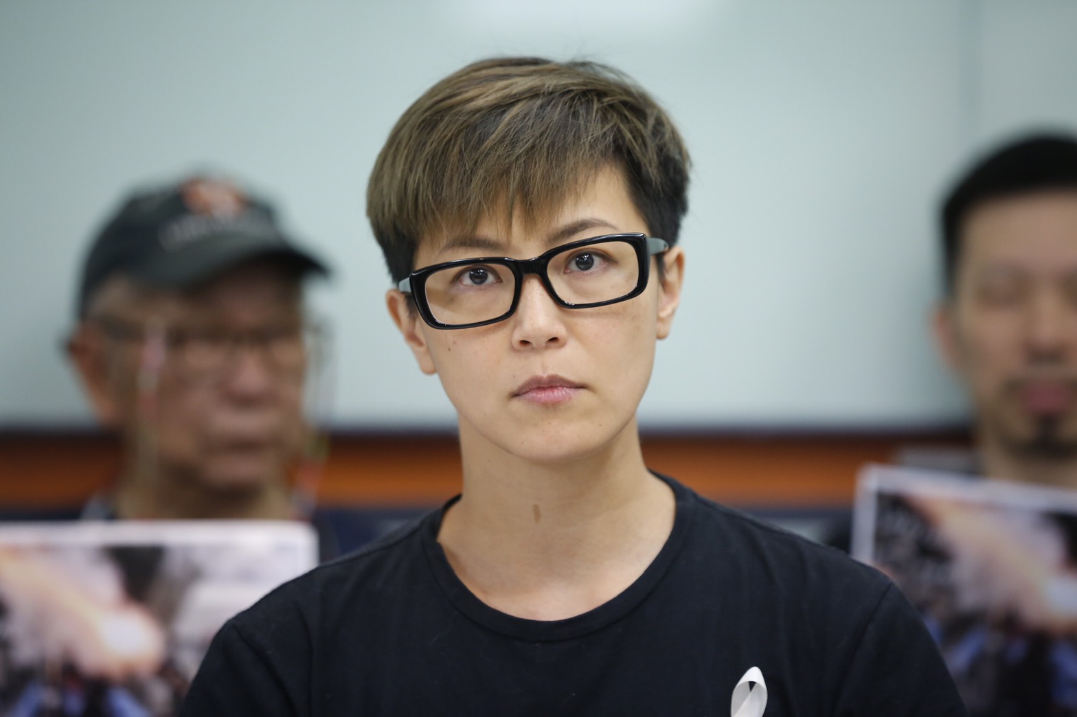 何韻詩強調，抗爭者絕對不是暴民，在現場保護國際記者躲避警方攻擊的是年輕人。
