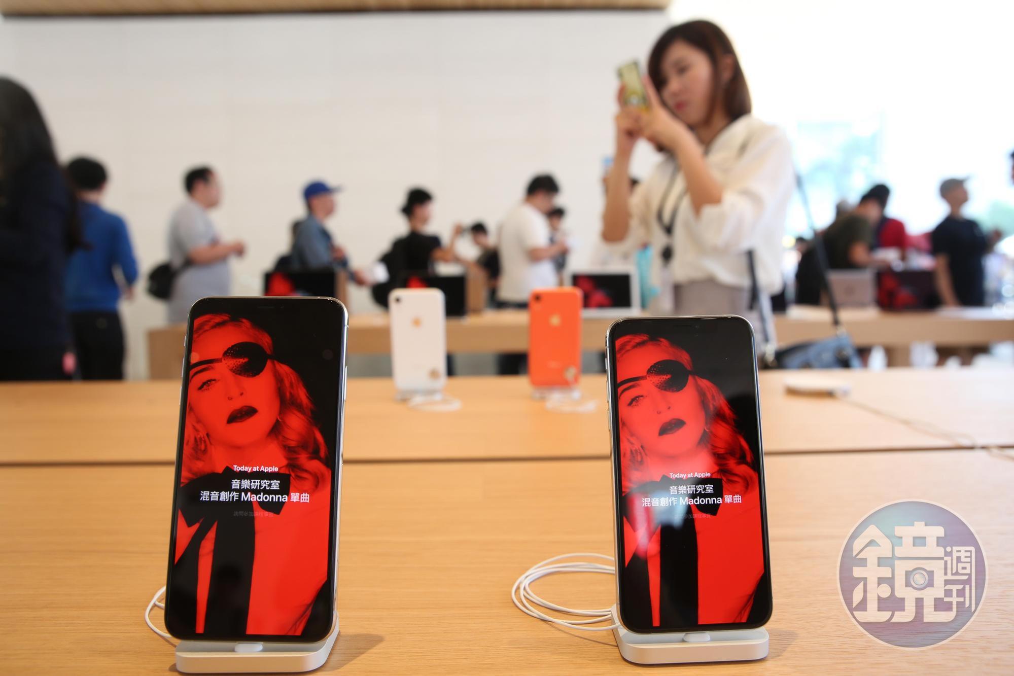 一樓為產品展示區，地下一樓則是可舉辦Today at Apple 課程的Forum區域與體驗互動服務區。