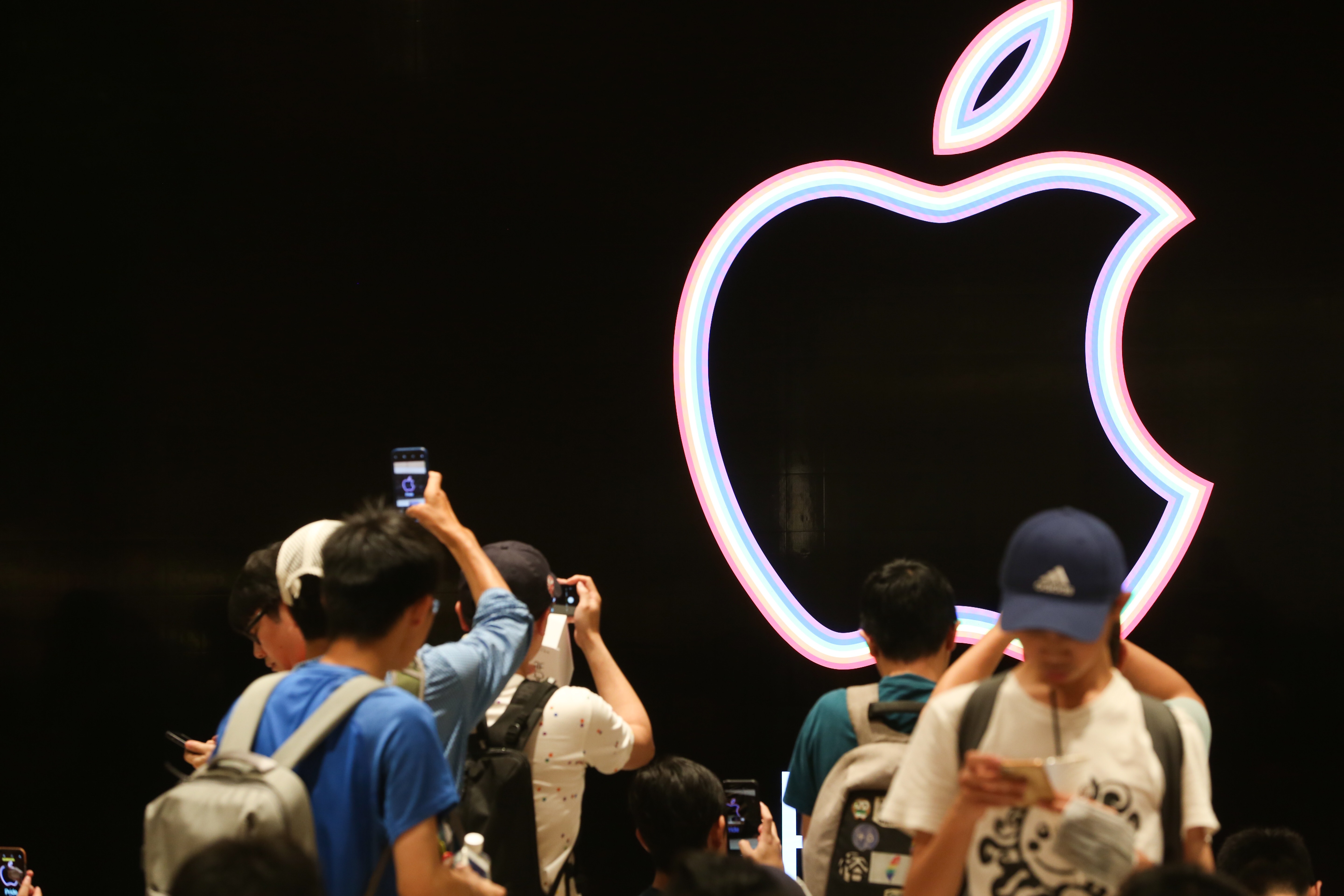 「Apple 信義 A13」是台灣首家獨棟Apple Store旗艦店。