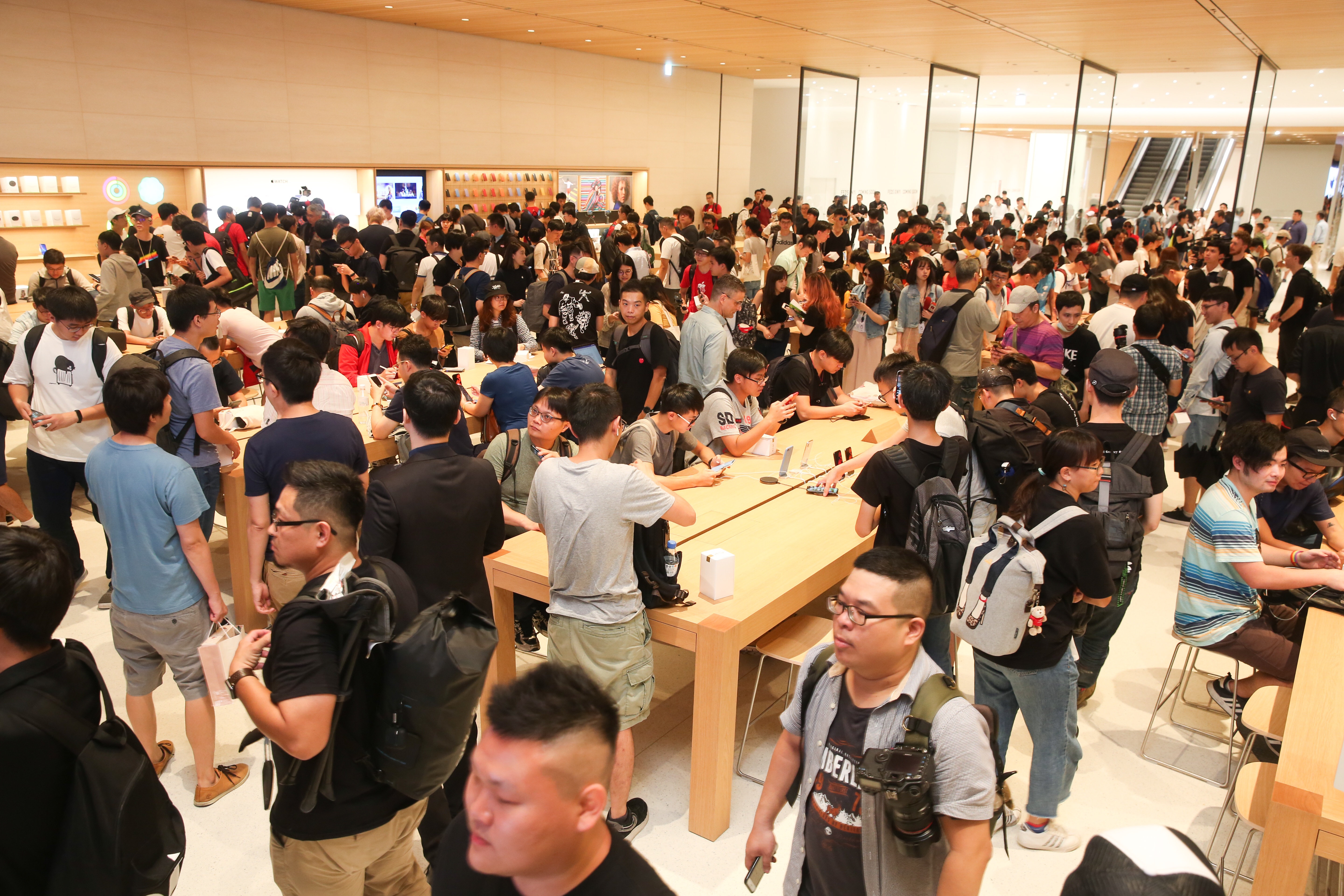 「Apple 信義 A13」是蘋果在全球地區第506家店，以上下兩層樓展廳形式設計。
