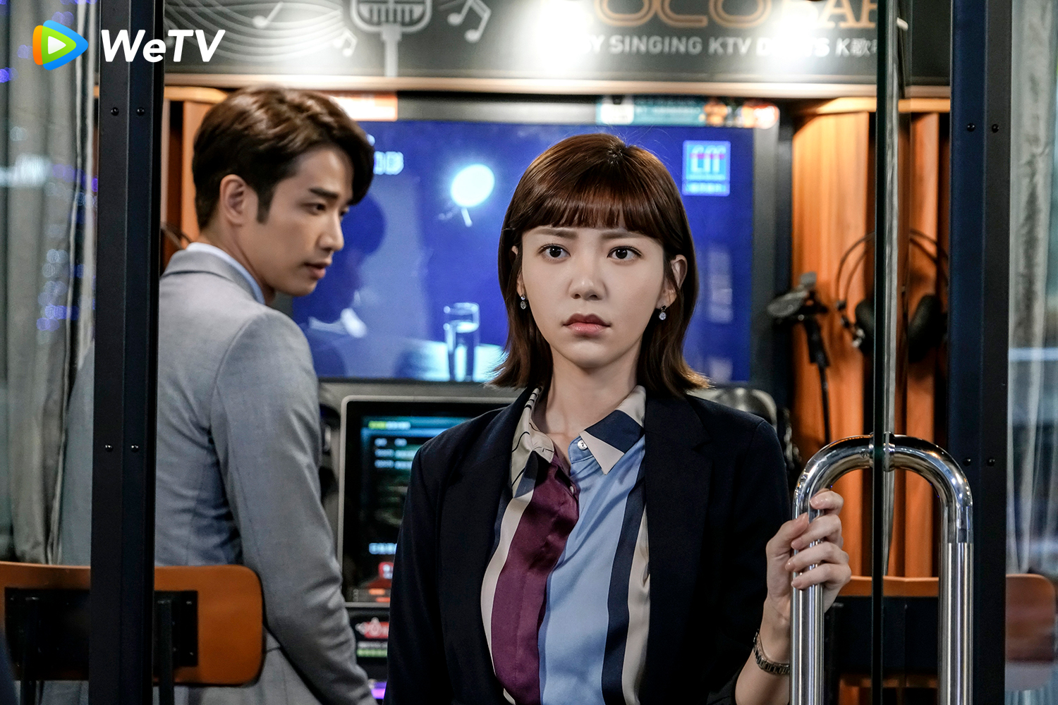 劉以豪與郭雪芙在片中各有交往對象，卻仍被彼此吸引，走上出軌道路。（WeTV提供）